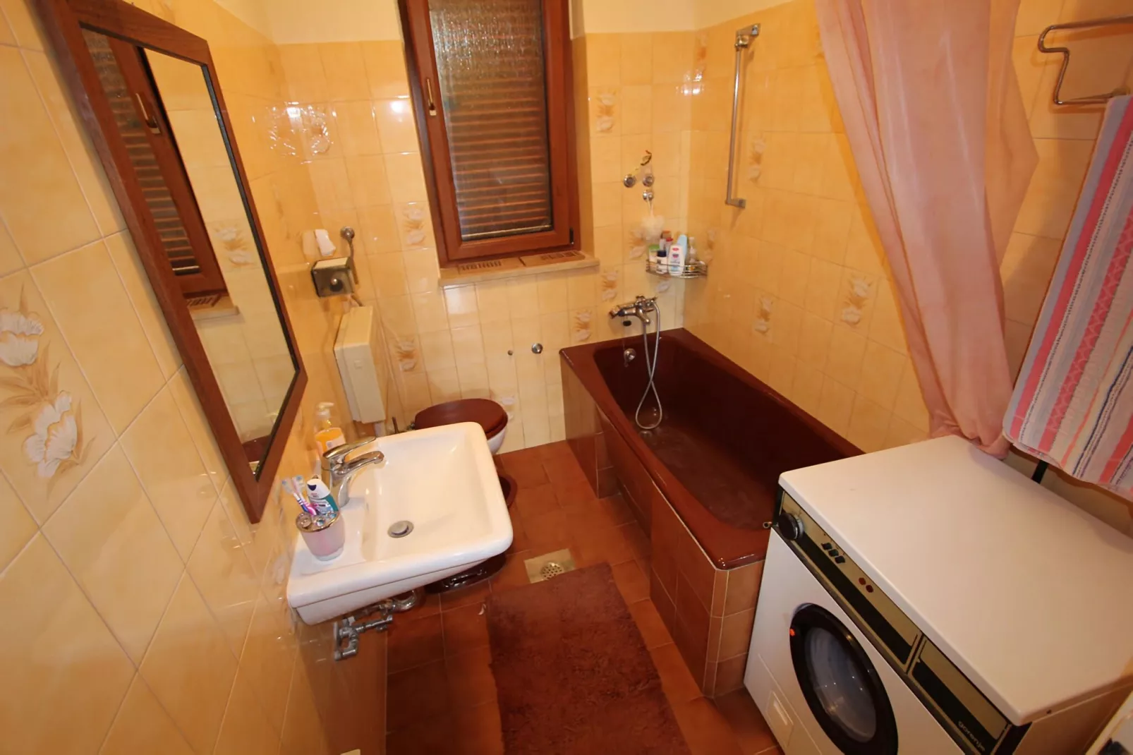 Suran-Bathroom