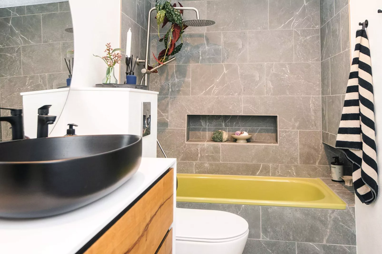 Nature Escape: Forest & Lake Access - Indoor