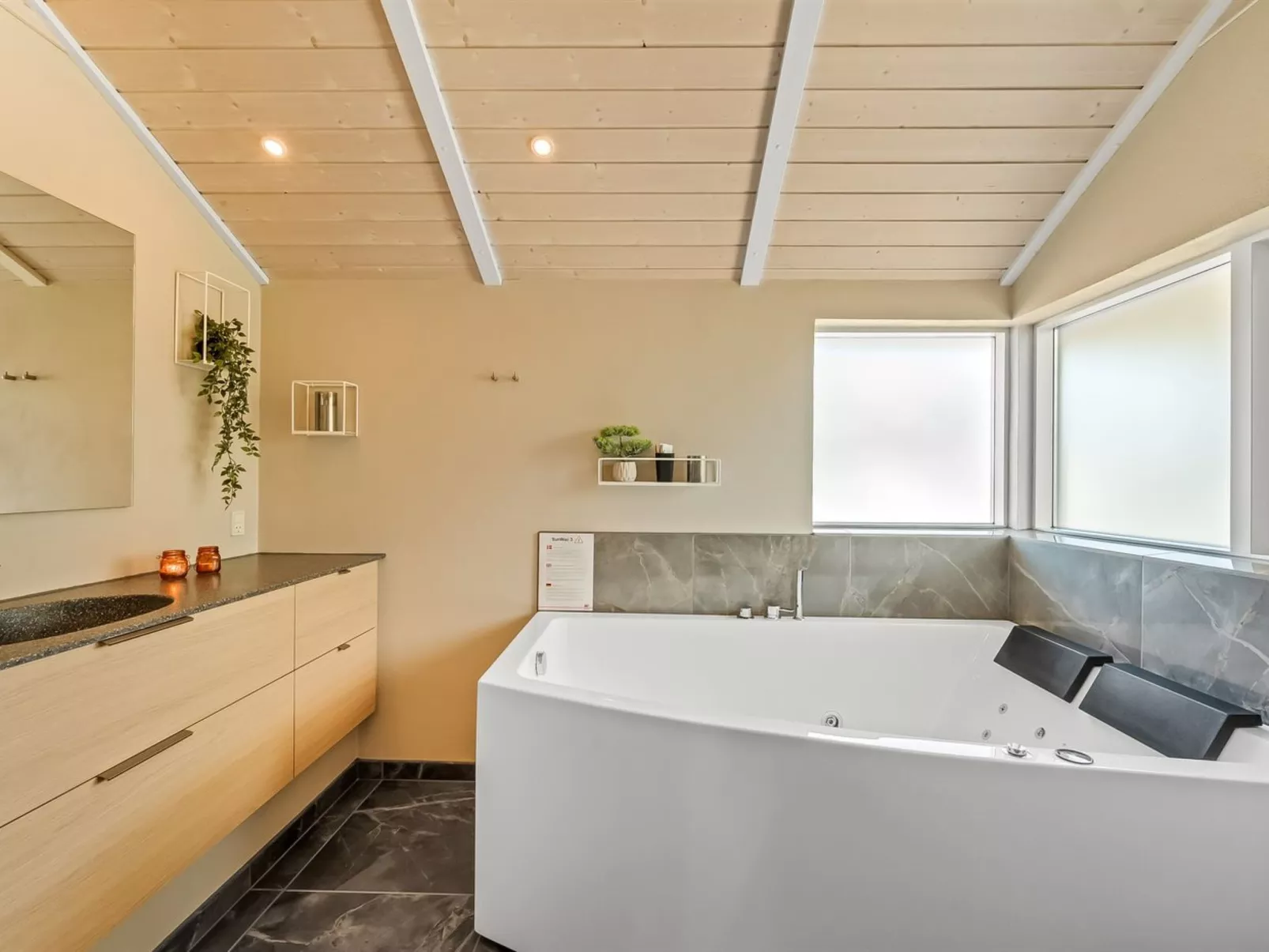 "Arine" - 700m to the fjord - Inside