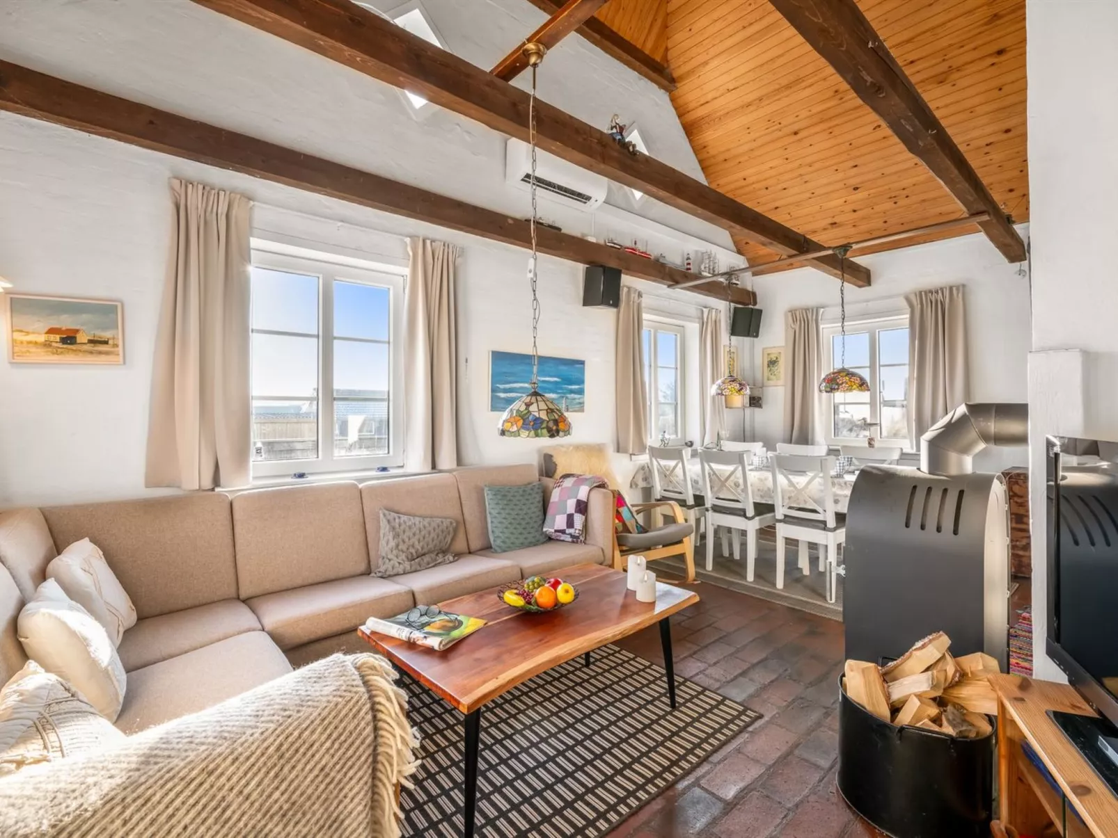 "Trugot" - 450m to the fjord-Inside