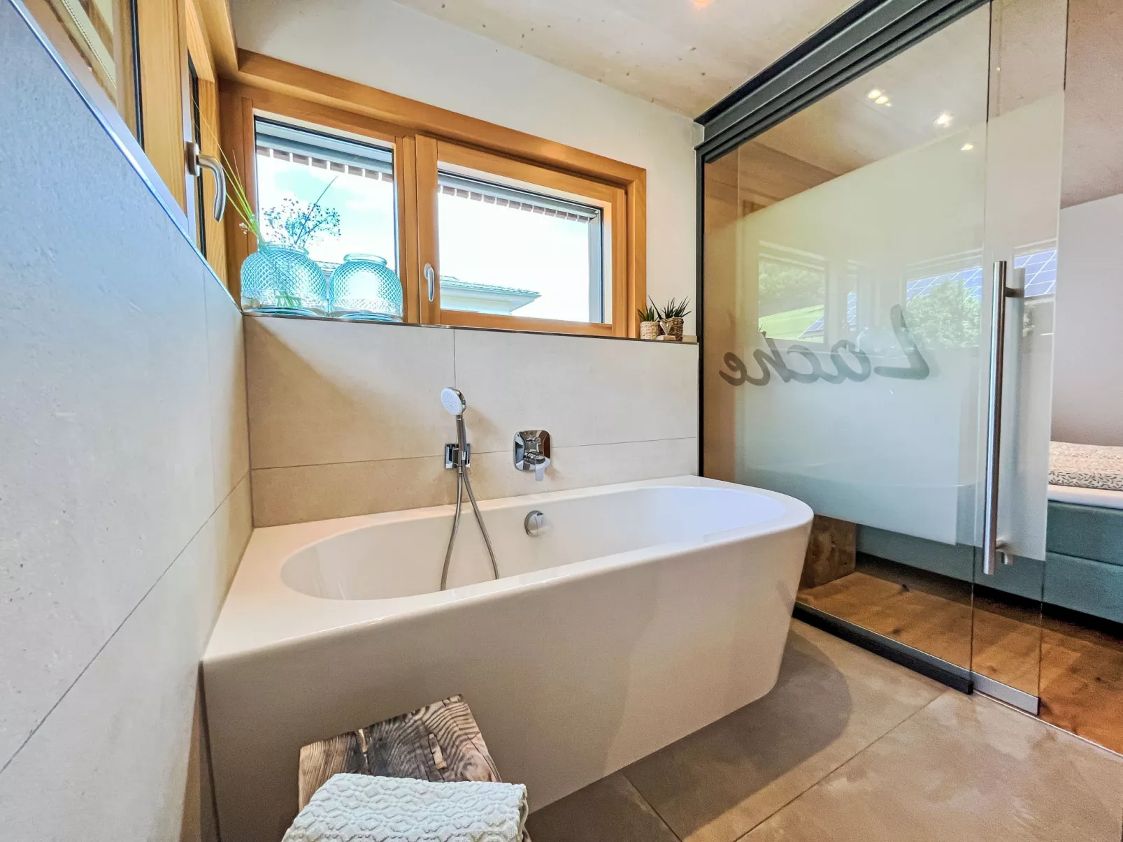 Kinast (HFT201)-Inside