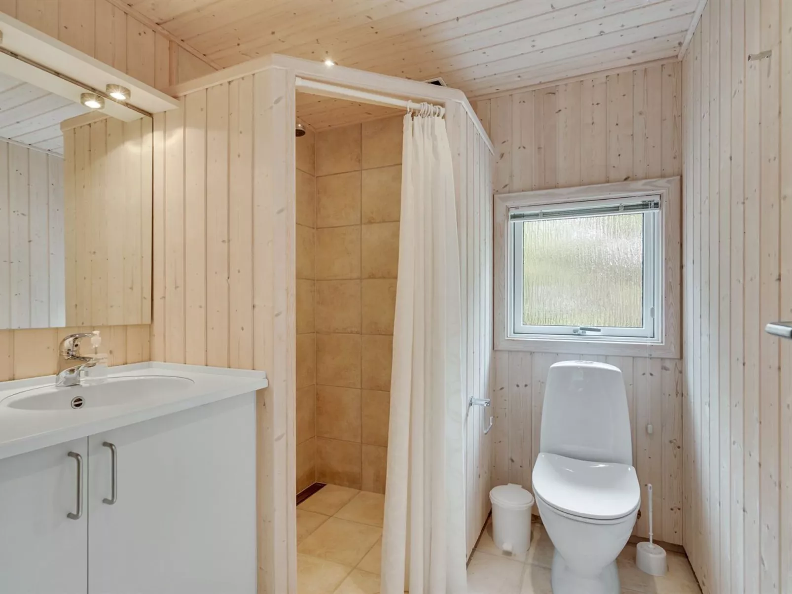 "Anneke" - 2km from the sea-Dedans