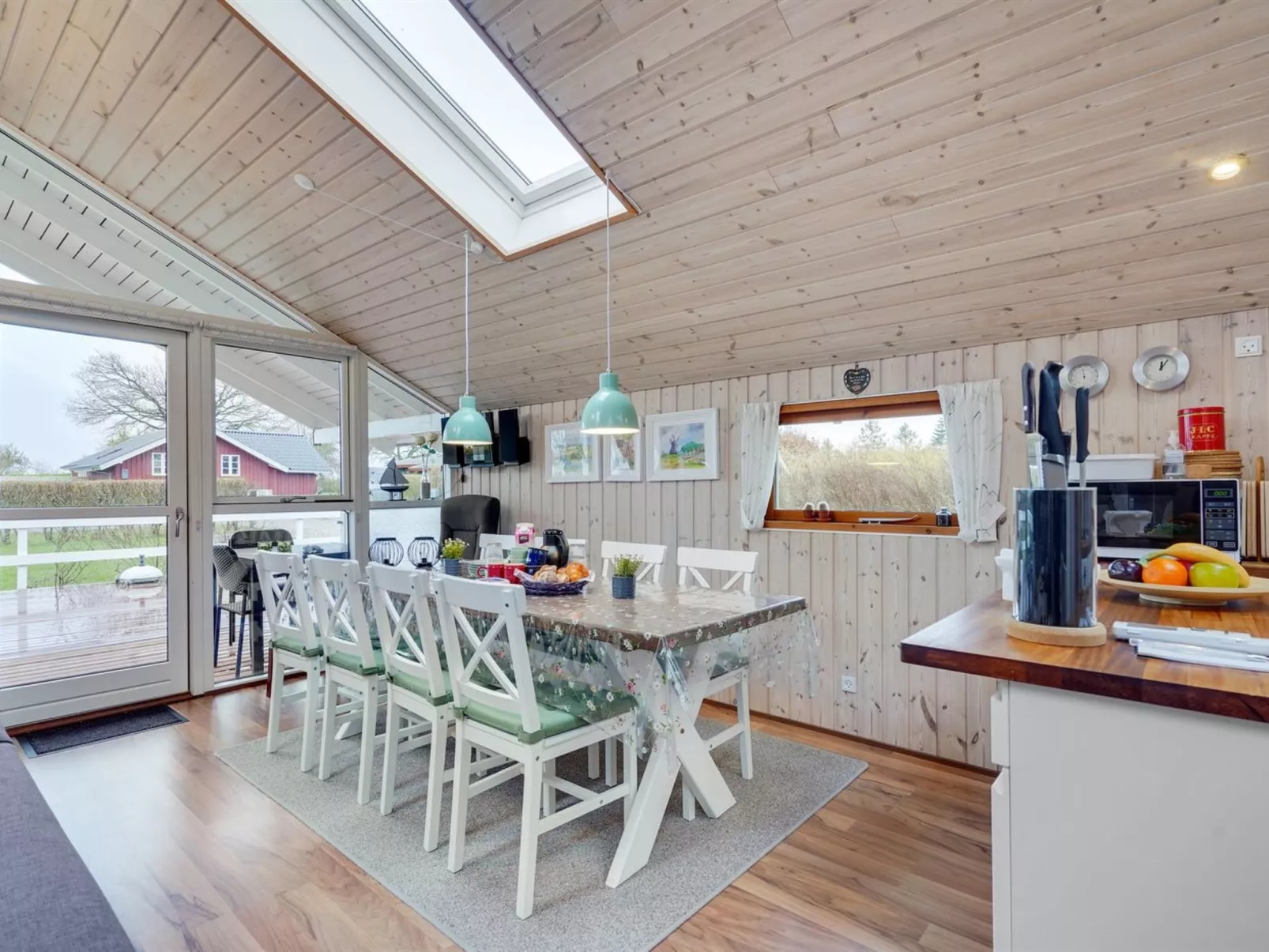 "Flicka" - 275m from the sea-Drinnen