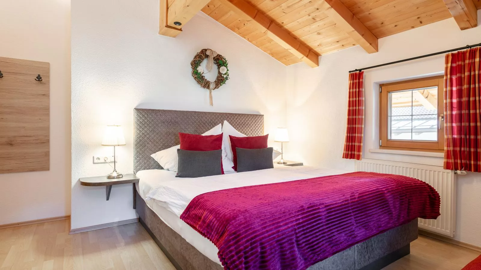 Rosalie-Lorena-Bedroom