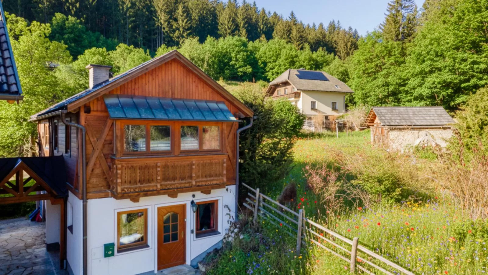 Zederhaus-Exterior in summer