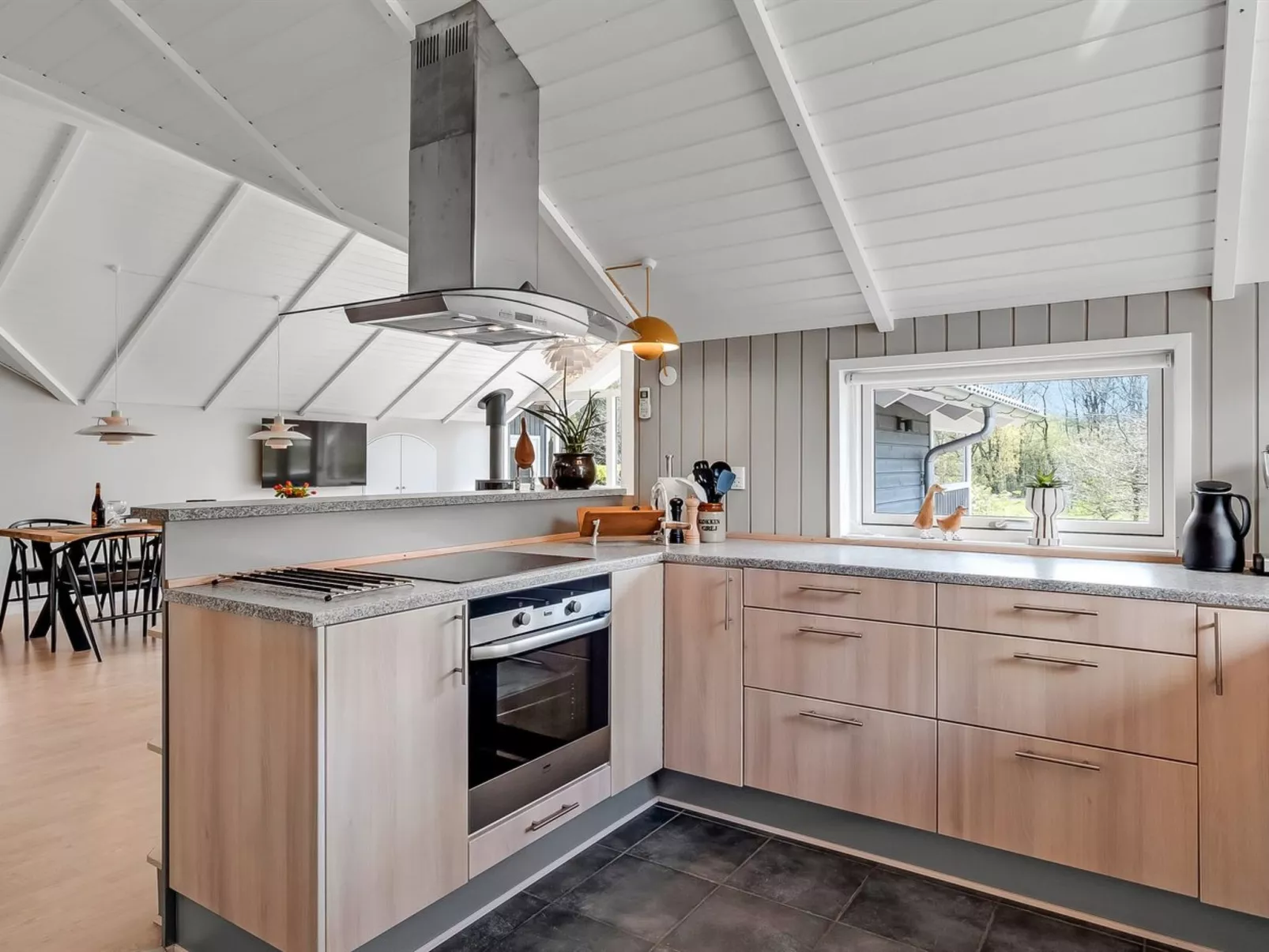 "Truels" - 30km from the sea-Drinnen