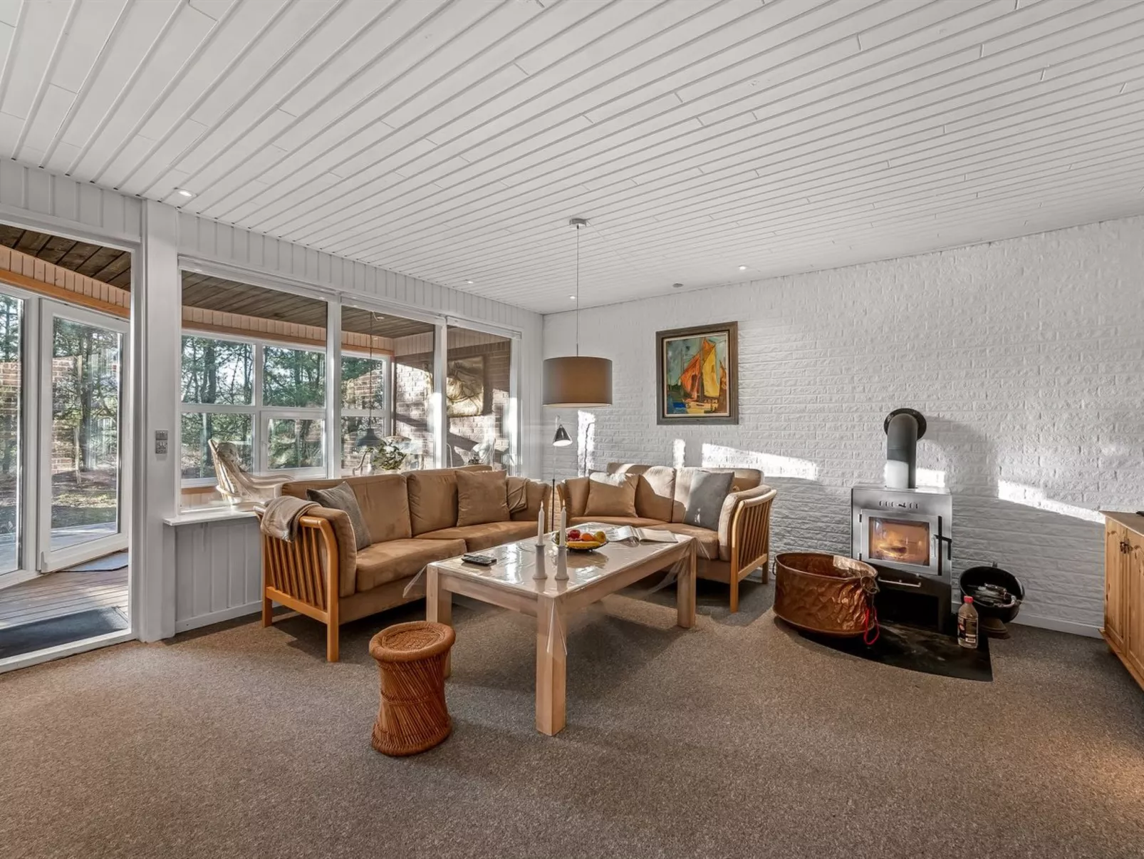 "Åsemarie" - 500m to the fjord-Drinnen