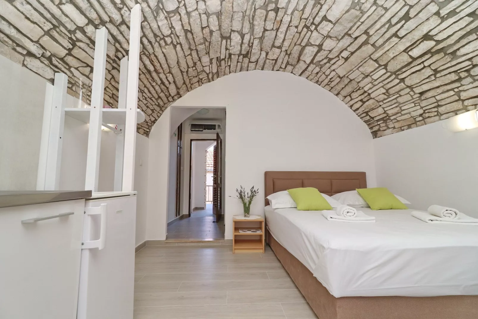 Studio Joković - Studio Apartment with Terrace and City View - Indoor