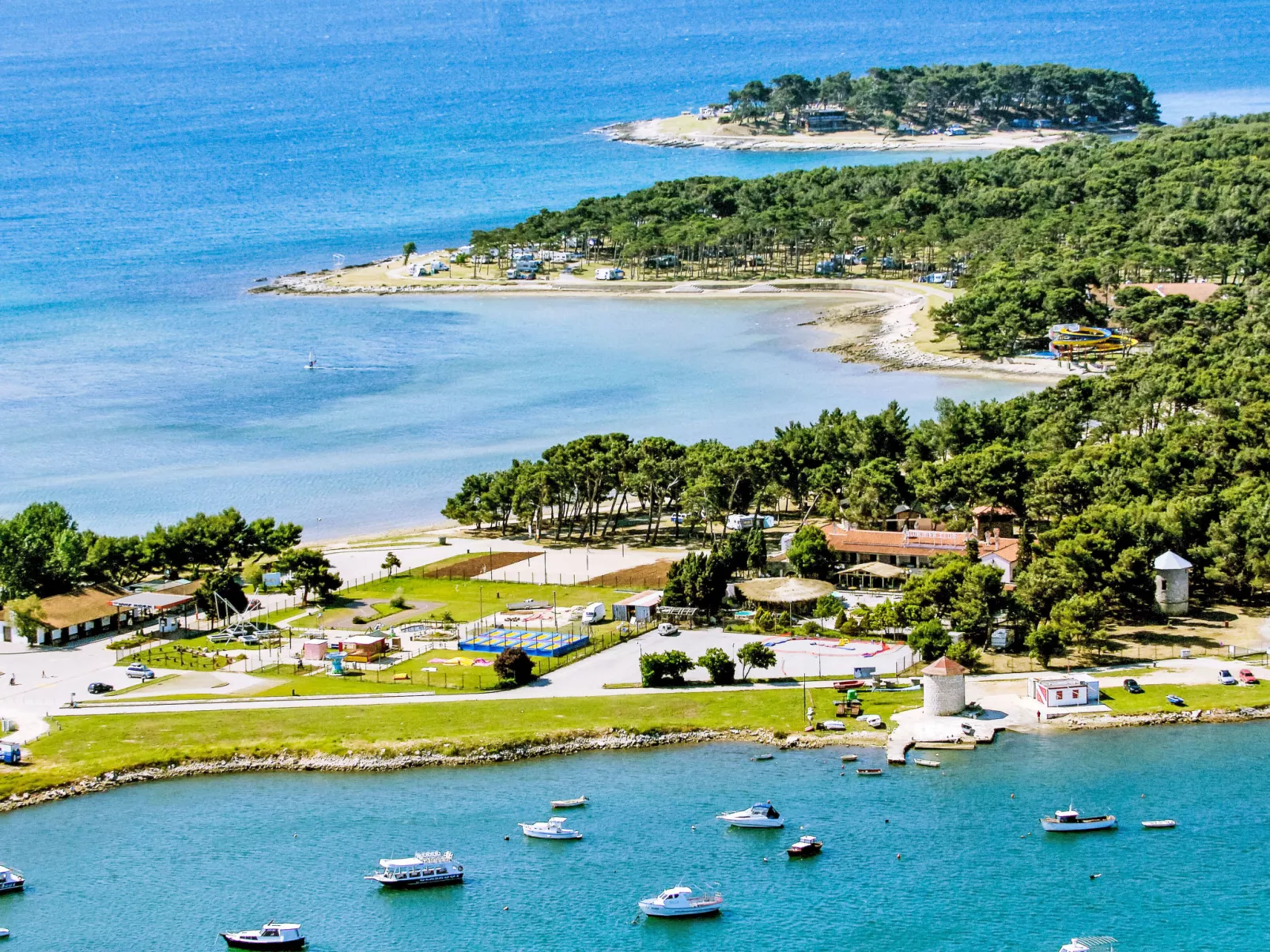 Villa mit Garten, Grill und Terrasse - Outside