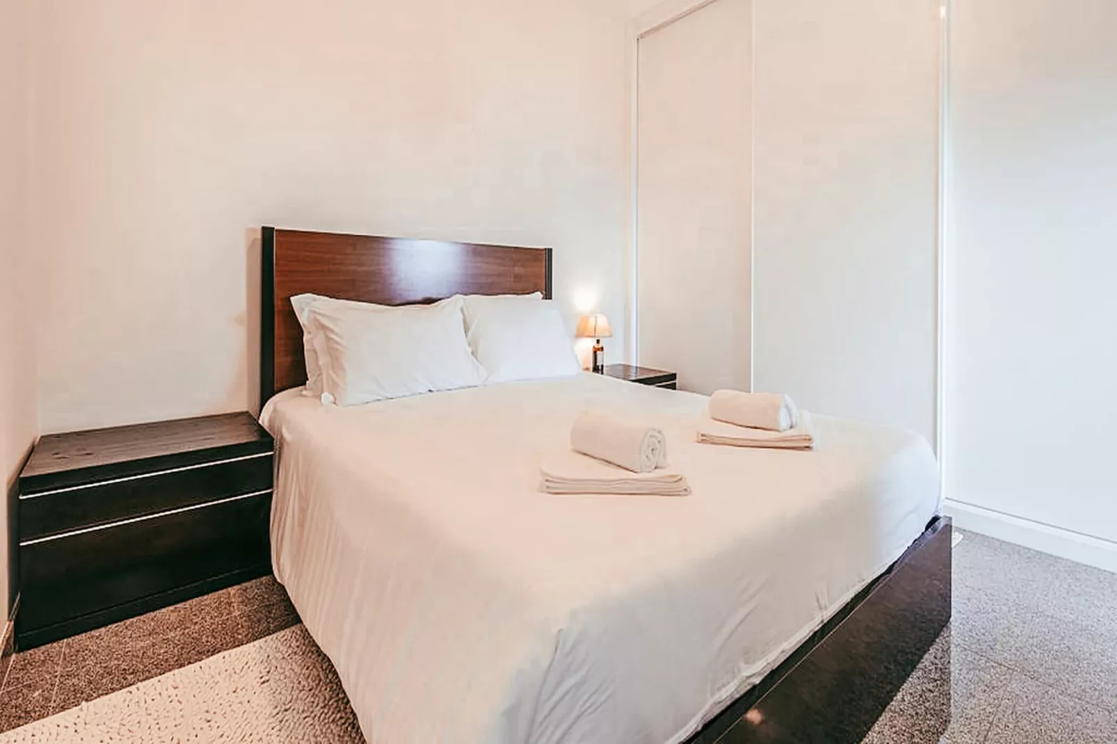 Trendy Apartment River View By Gthouse - Schlafzimmer