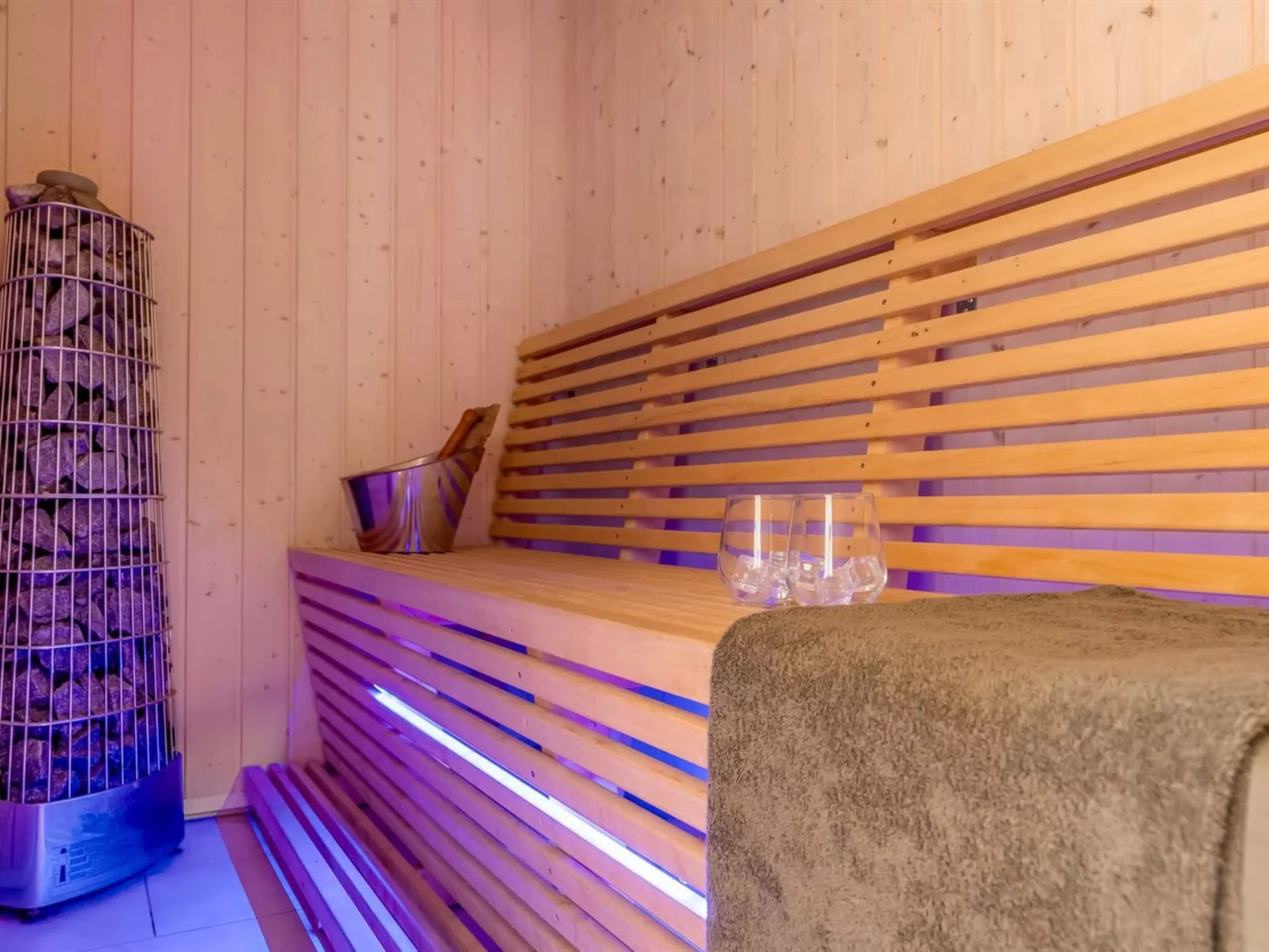 "Jonas" - 450m from the sea-Dedans