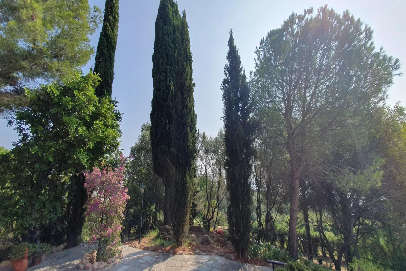Charmante Villa mit drei Apartments und Meerblick KReidl-Jardins en été