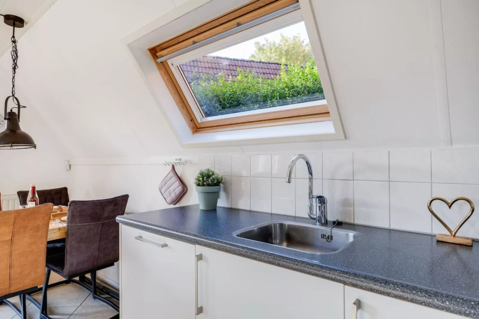 92 | Gaai | Prachtige bungalow nabij natuur-Kitchen