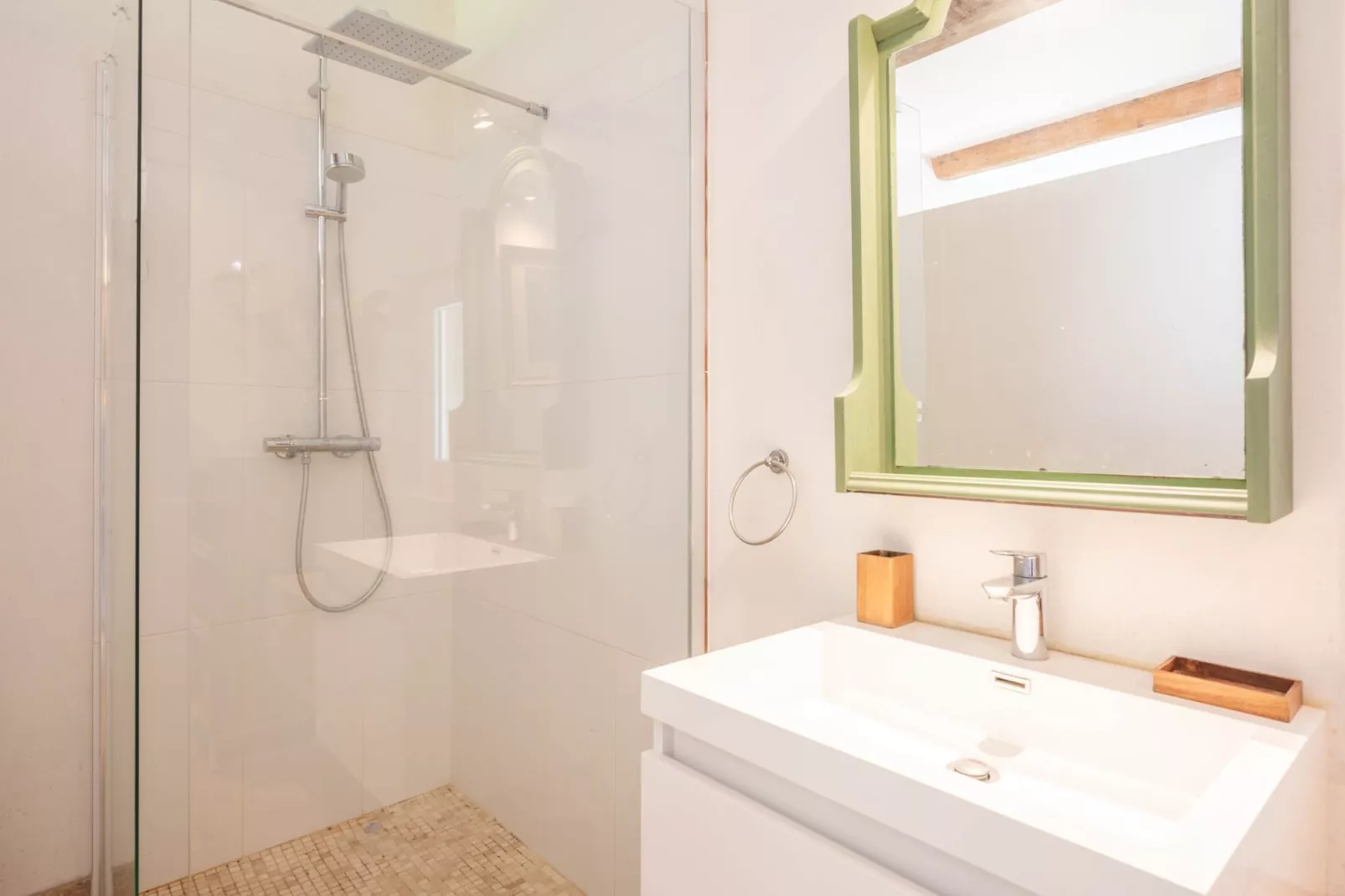 Mas authentique à Paradou Alpilles-Bathroom