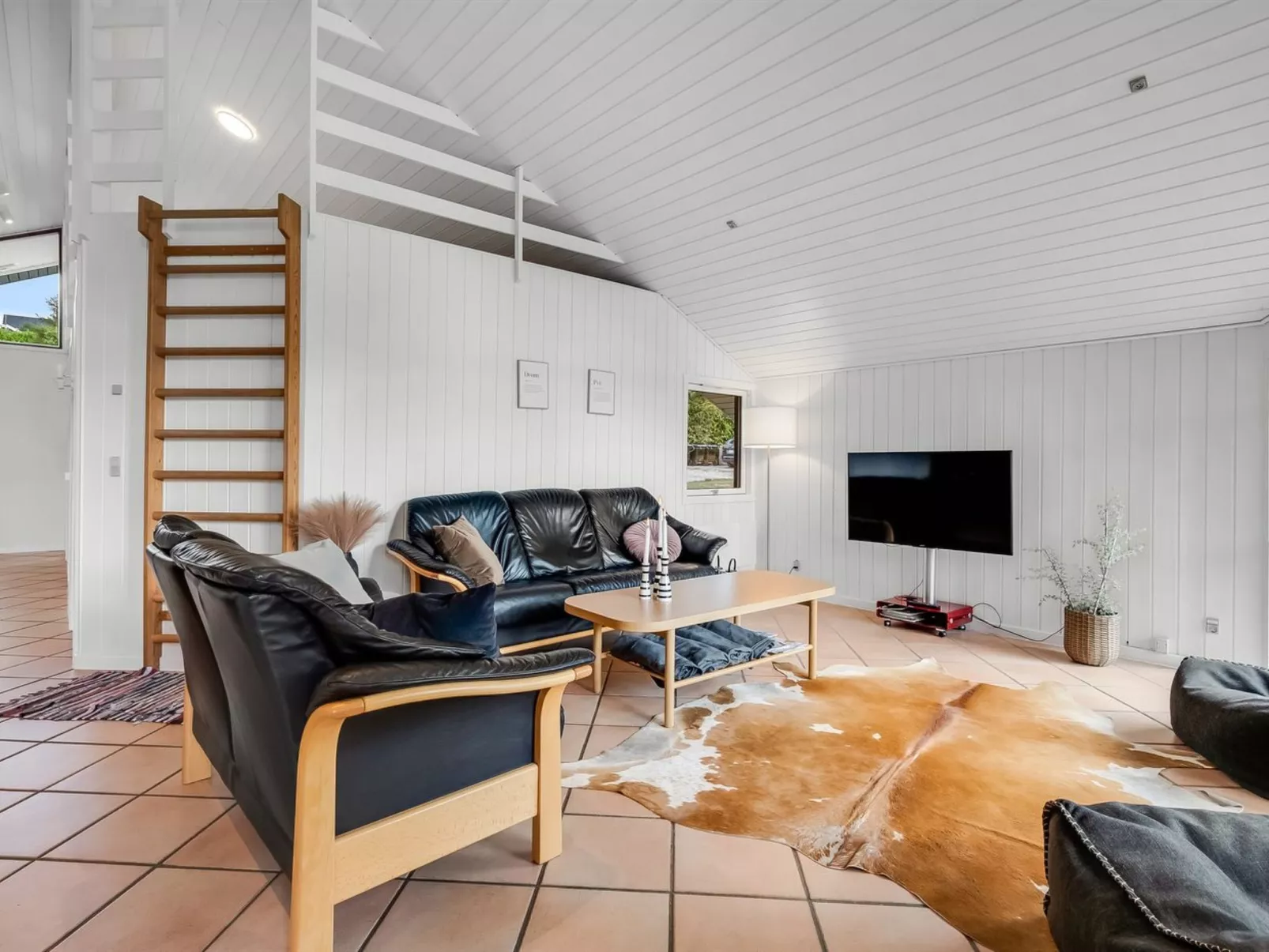 "Margrethe" - 600m from the sea-Drinnen