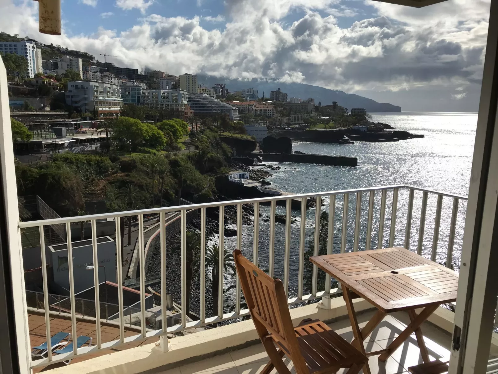 Mit Blick auf das Wasser - Image-tags.info