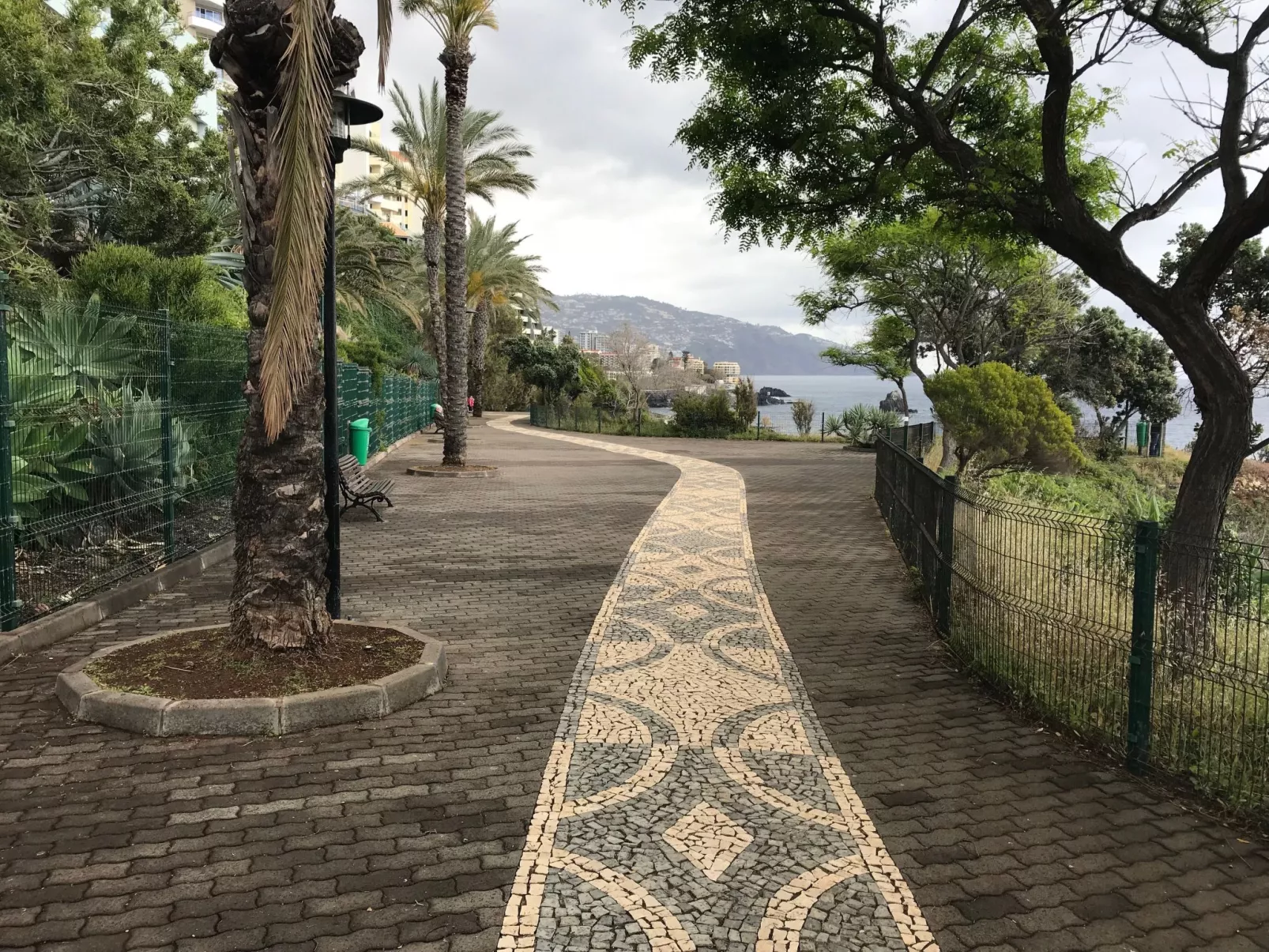 Mit Blick auf das Wasser - Image-tags.info