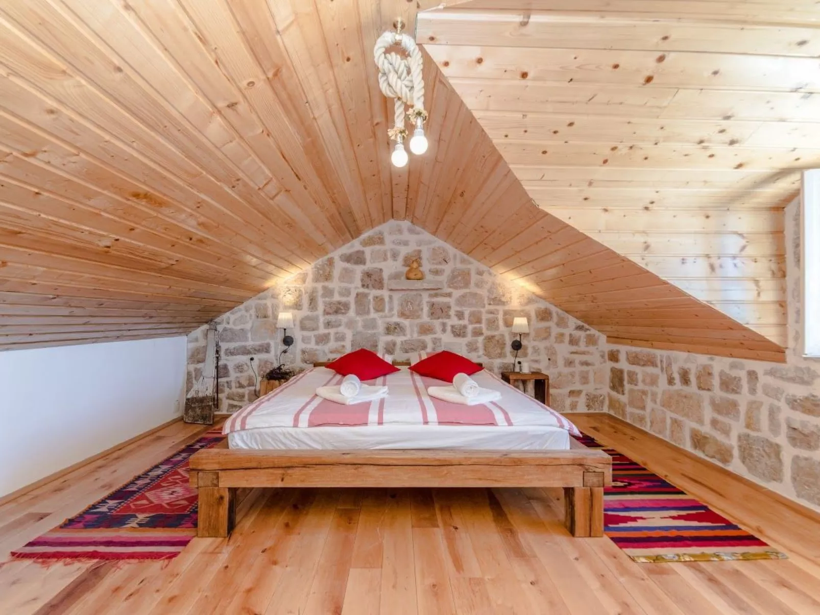 "Lipa" mit Schwimmbad - Image-tags.info