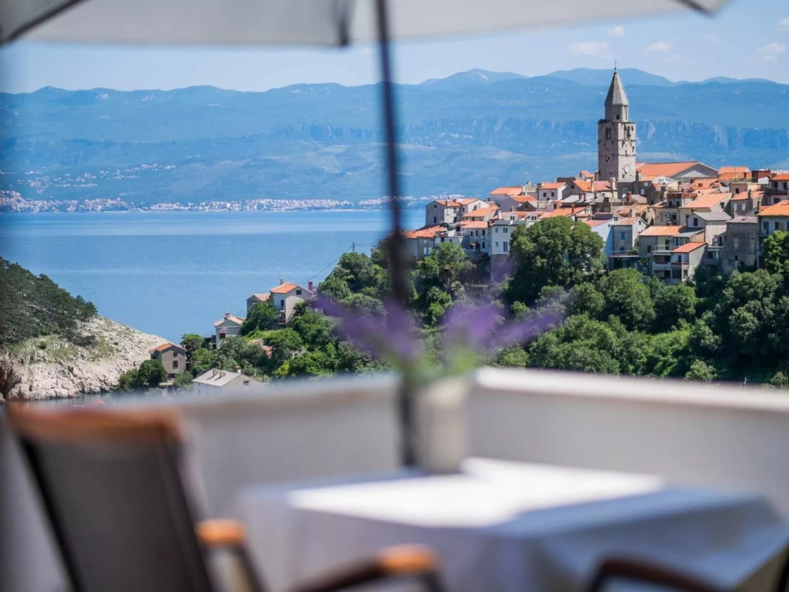 "Mela" mit Blick auf das Wasser - Image-tags.info