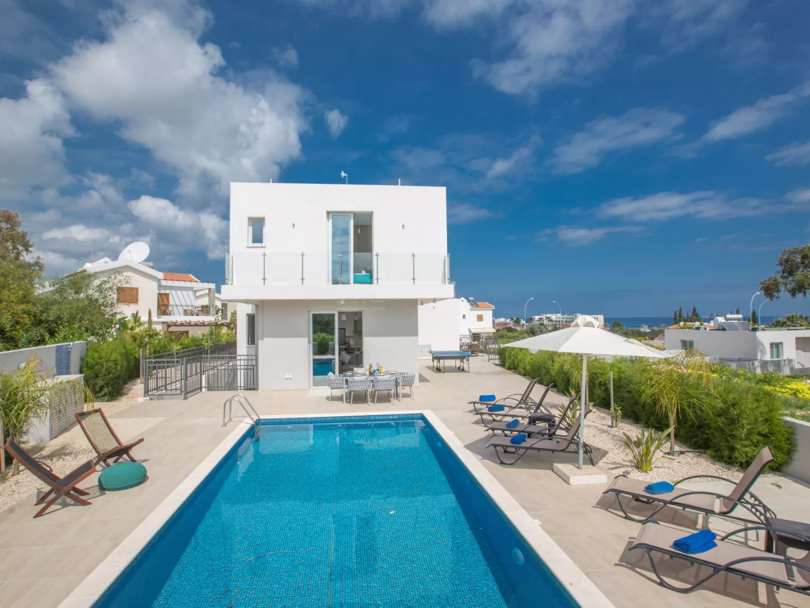 Schöne, topmoderne Ferienvilla auf Zypern - Image-tags.info