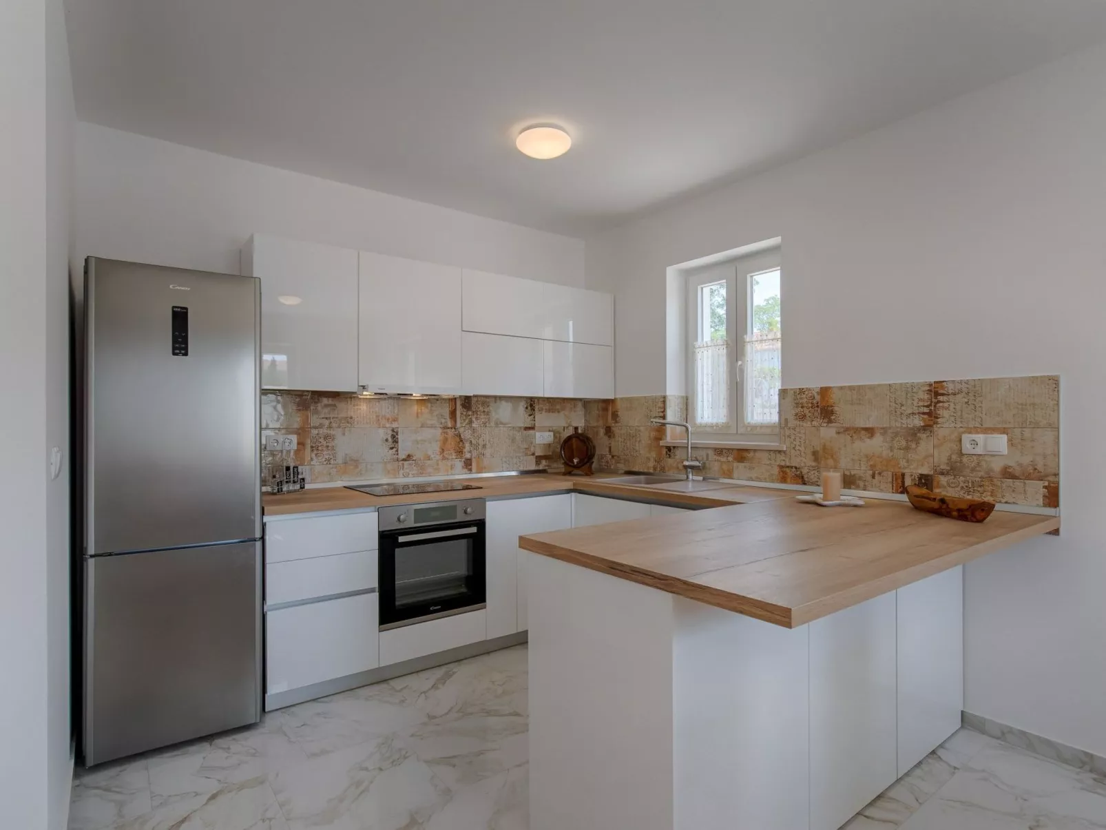 Haus in Pinezići mit privatem Pool - Image-tags.info