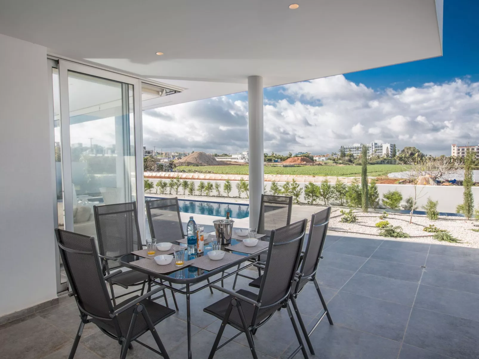 3-Schlafzimmer-Villa mit privatem Pool und Dachgarten - Image-tags.info