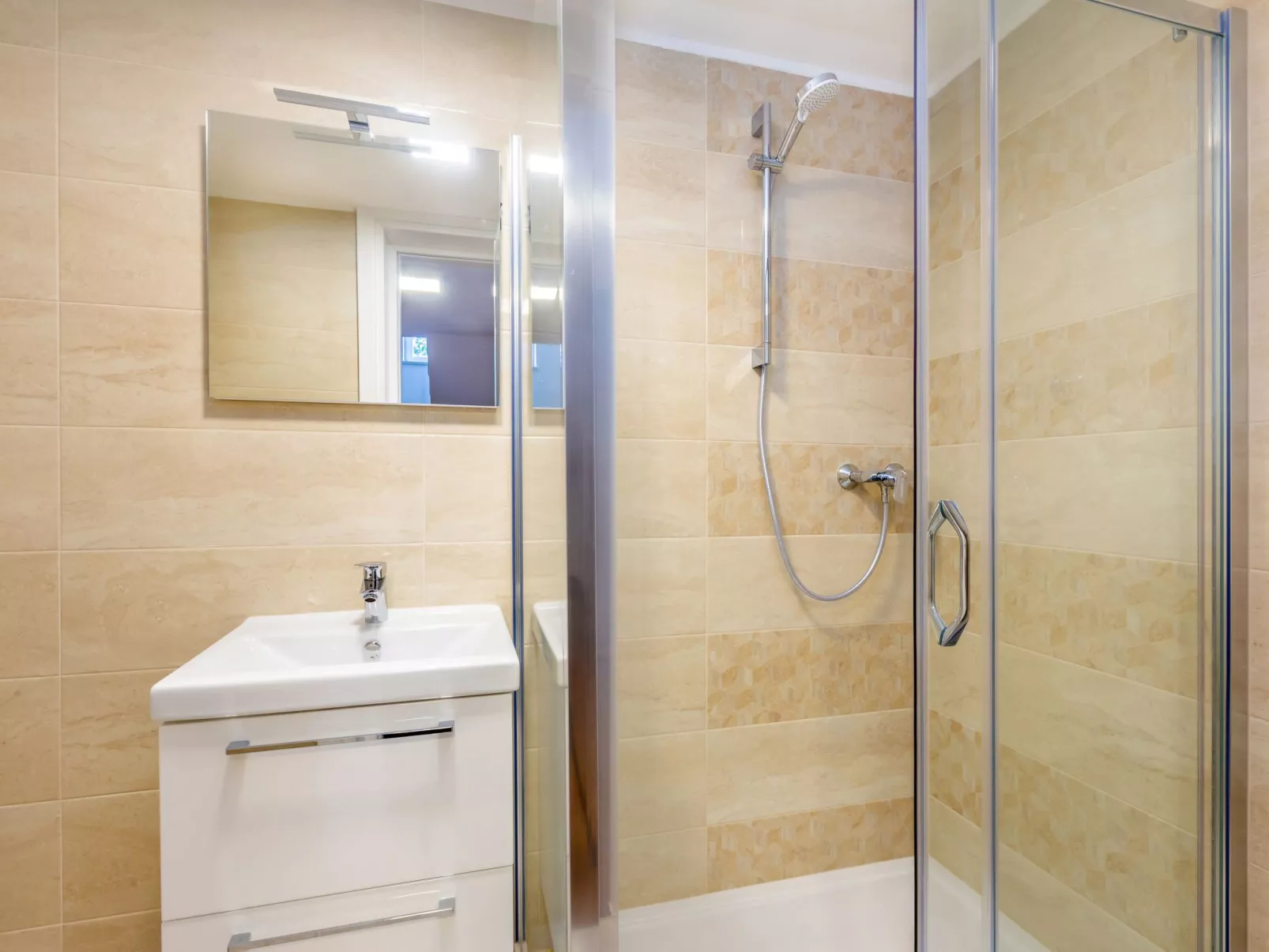 Schöne Villa in einer ruhigen Umgebung mit Pool - Image-tags.info