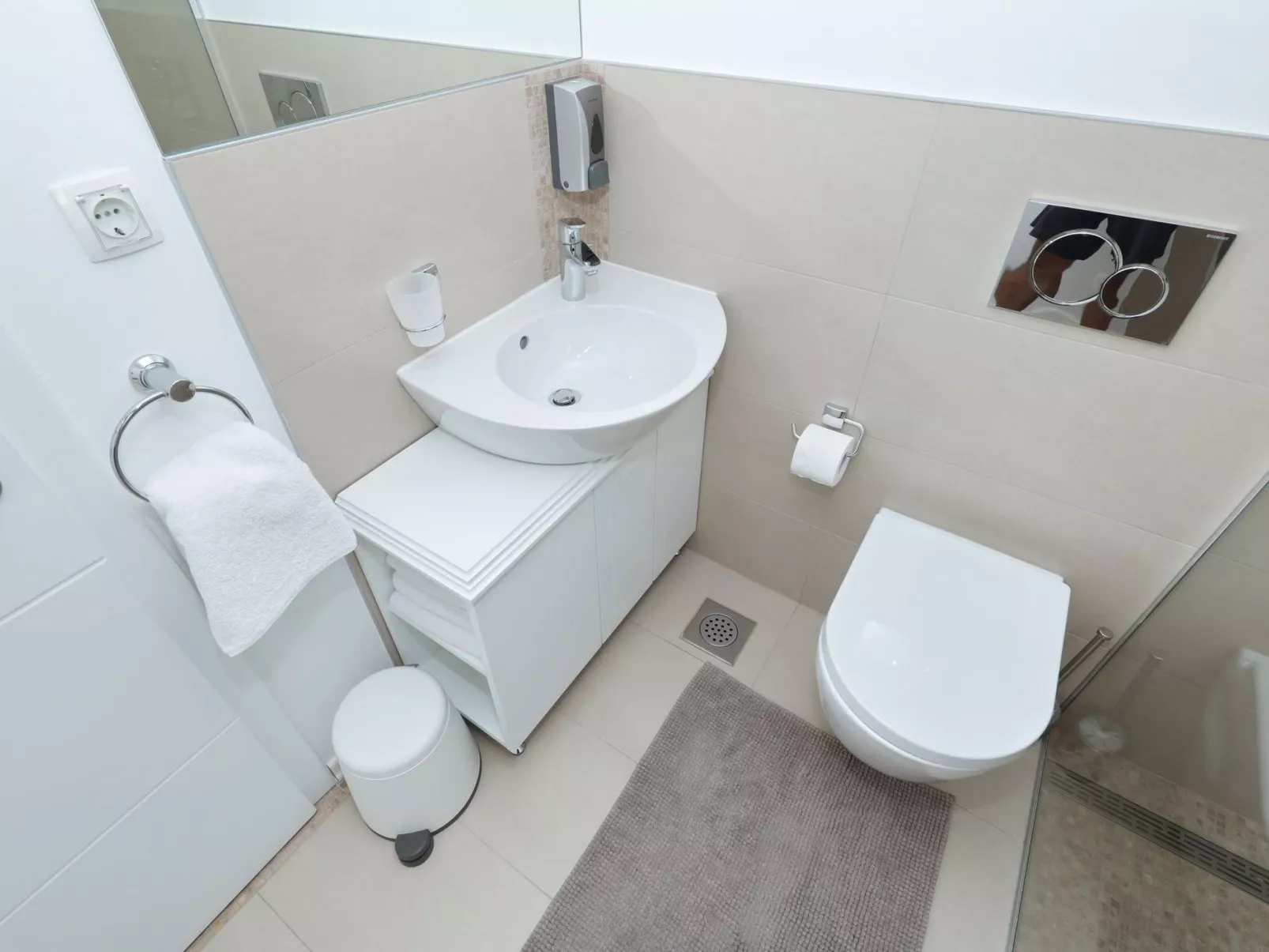 Mediterrane Villa, Pool, Panoramablick aufs Meer - Image-tags.info