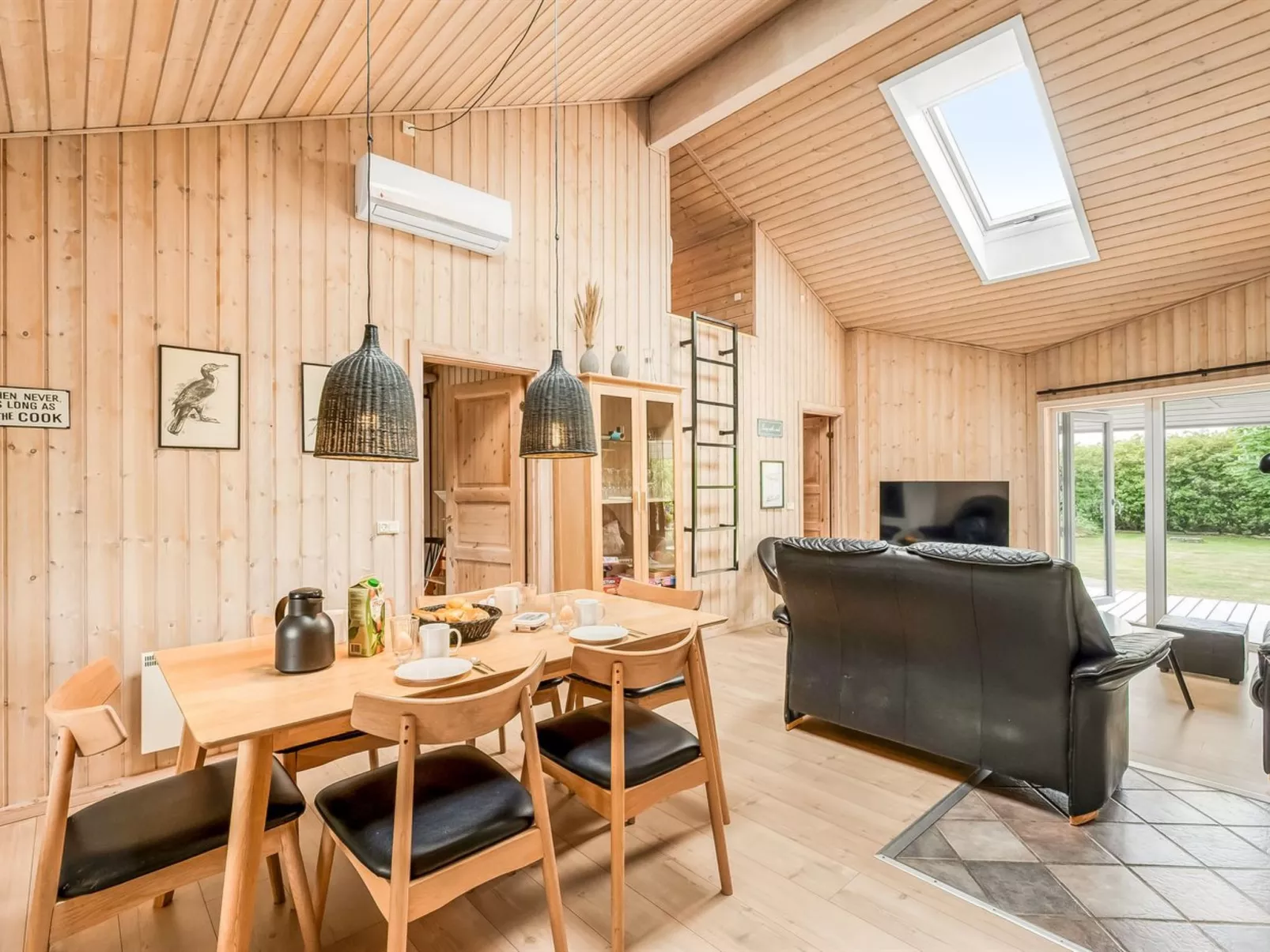 "Yorick" - 350m to the fjord - Inside