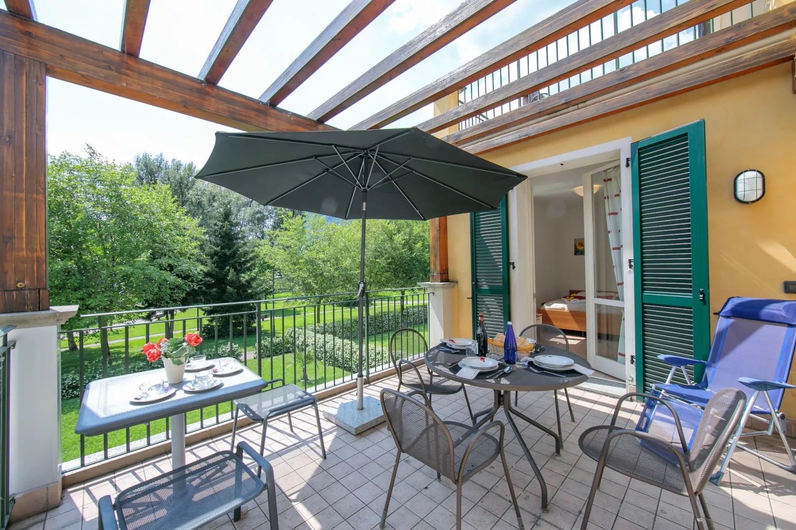 RESIDENCE PORTO LETIZIA - VILLAS-BILOCALE 4 PAX VISTA LAGO PLUS 8215 - V1LP4 - Terrasse/Balkon