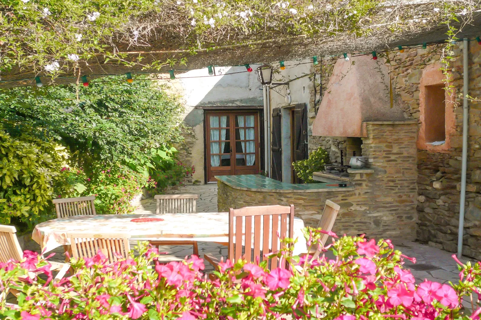 VILLA - FELINES MINERVOIS-Jardins en été