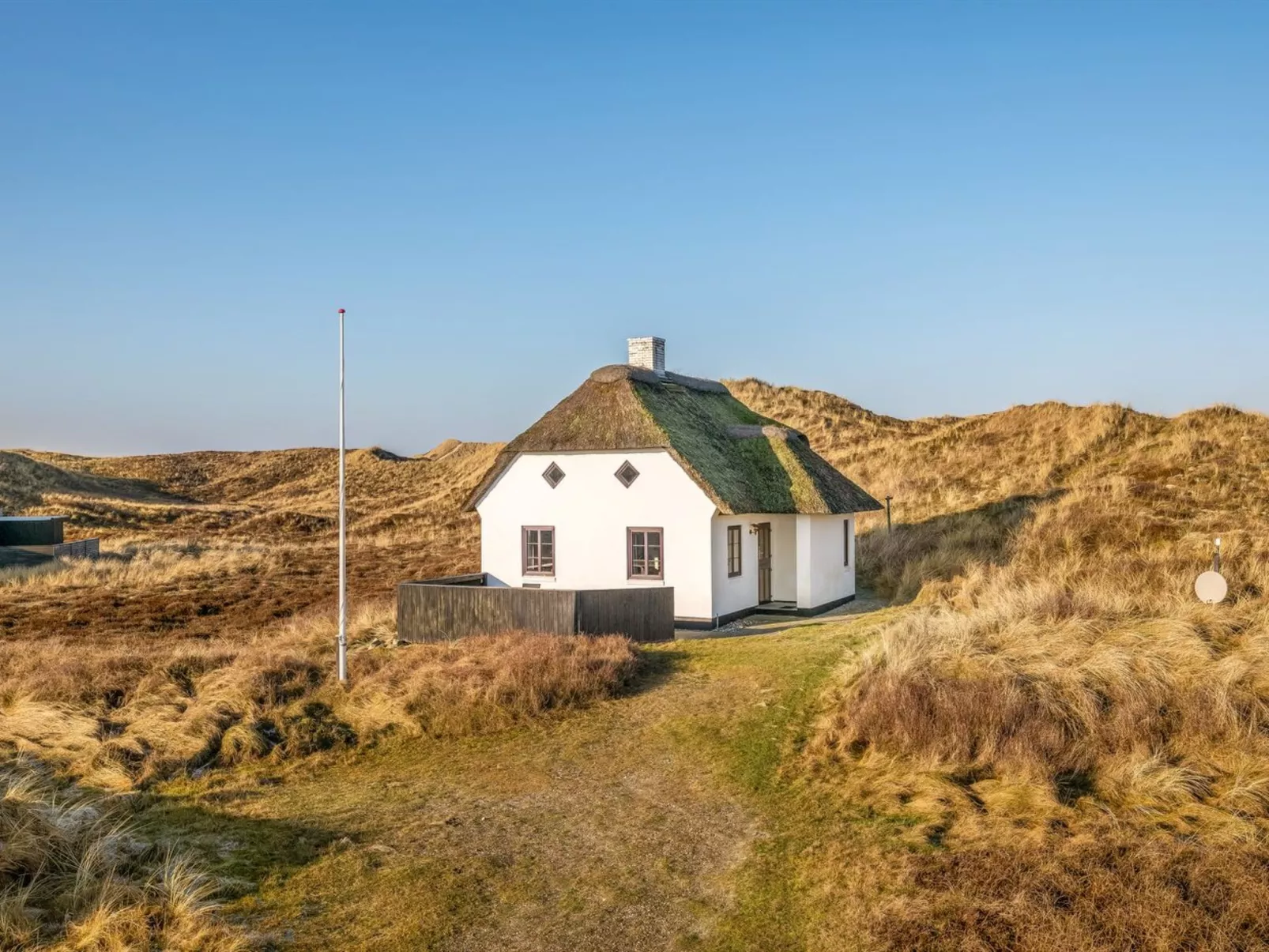 "Trugot" - 450m to the fjord-Outside