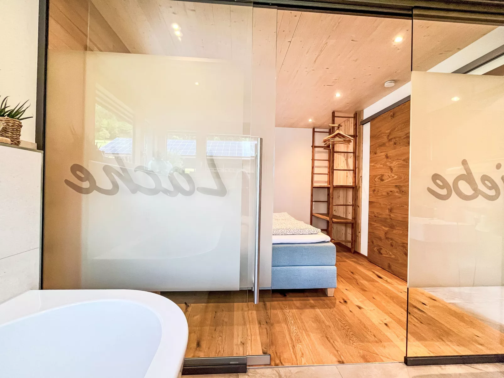 Kinast (HFT201)-Inside