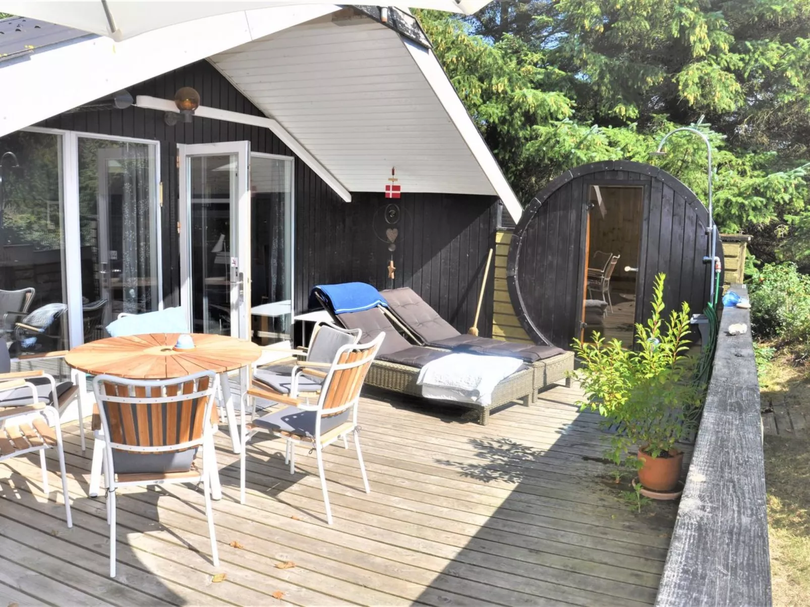 "Estelle" - 575m to the fjord-Outside