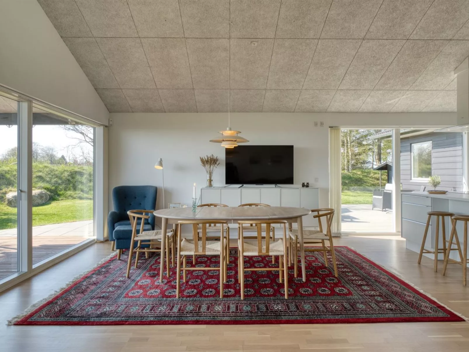 "Elissa" - 50m to the fjord-Inside