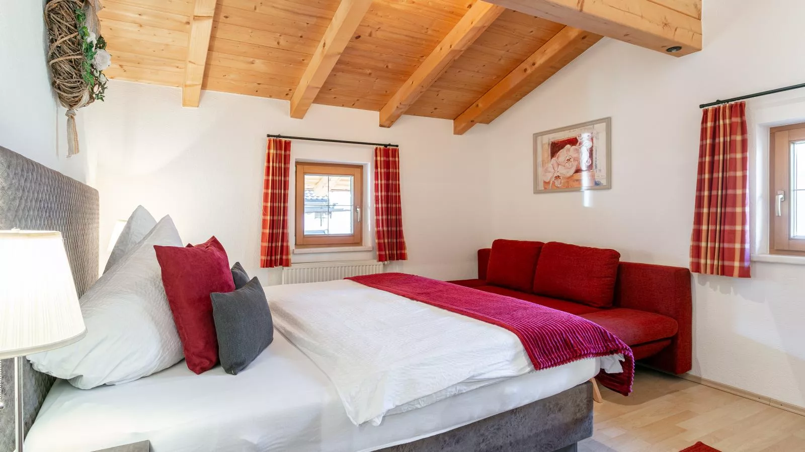 Rosalie-Lorena-Bedroom