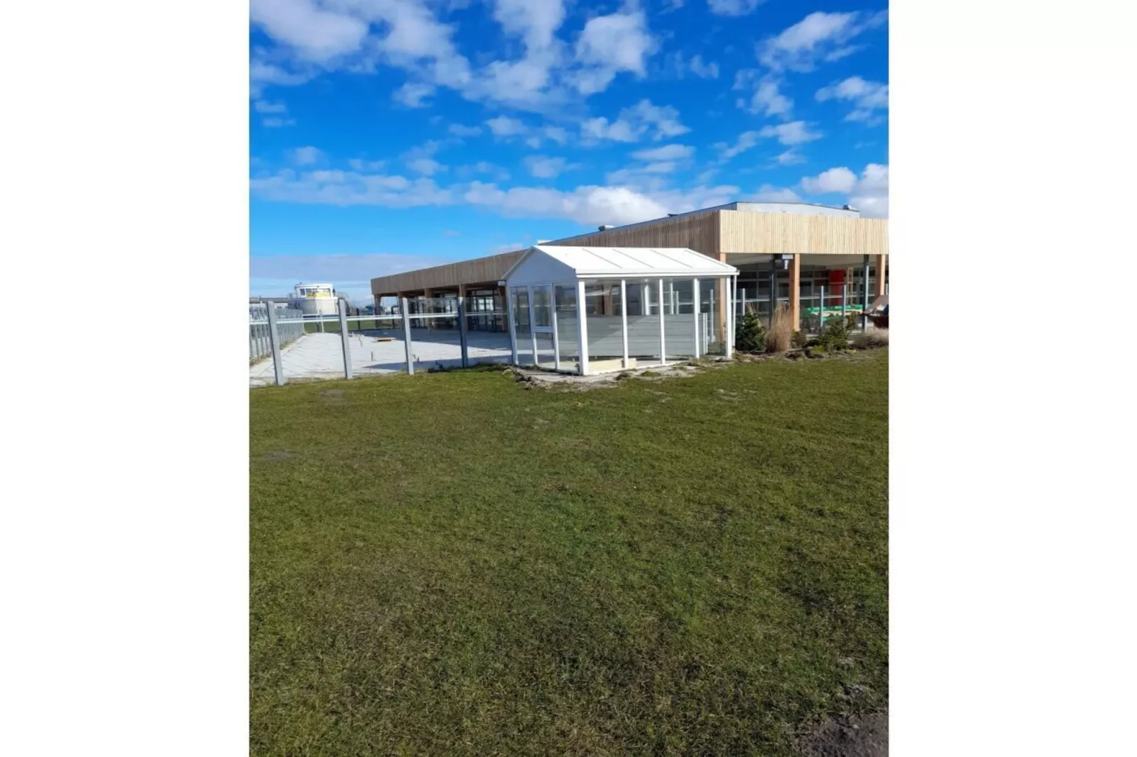 55576-Areas within 1km in summer