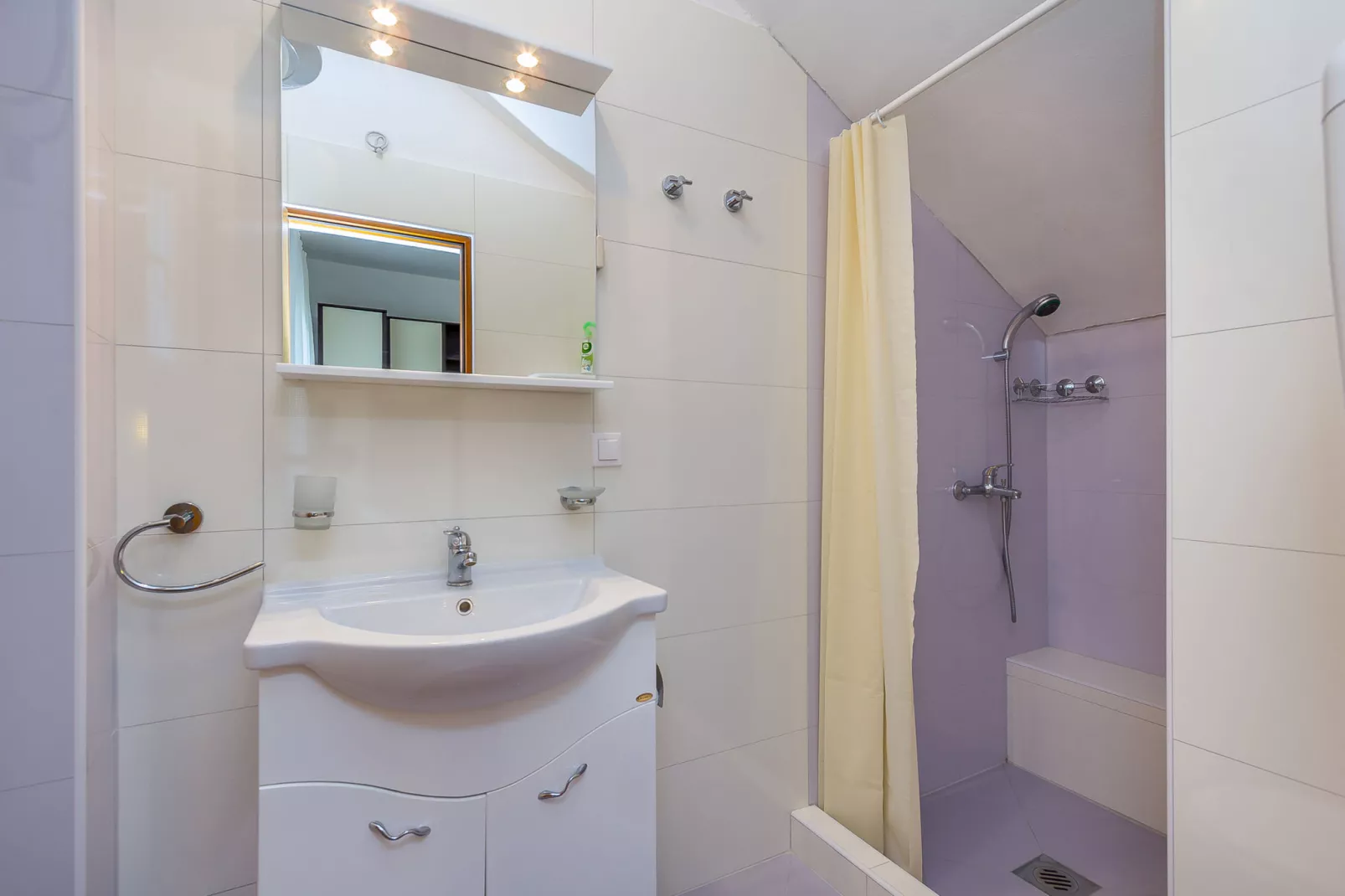 Villa Cera-Bathroom