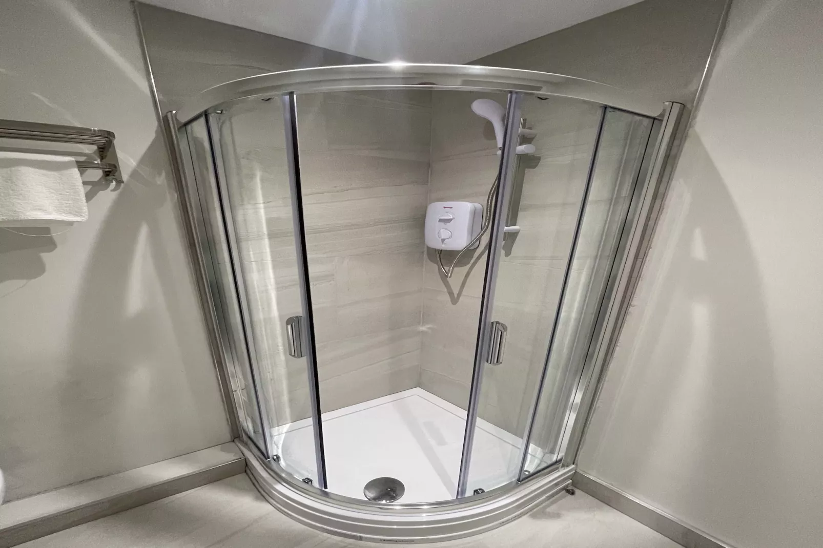 EN_MEH020_Superior Double Studio-Badezimmer