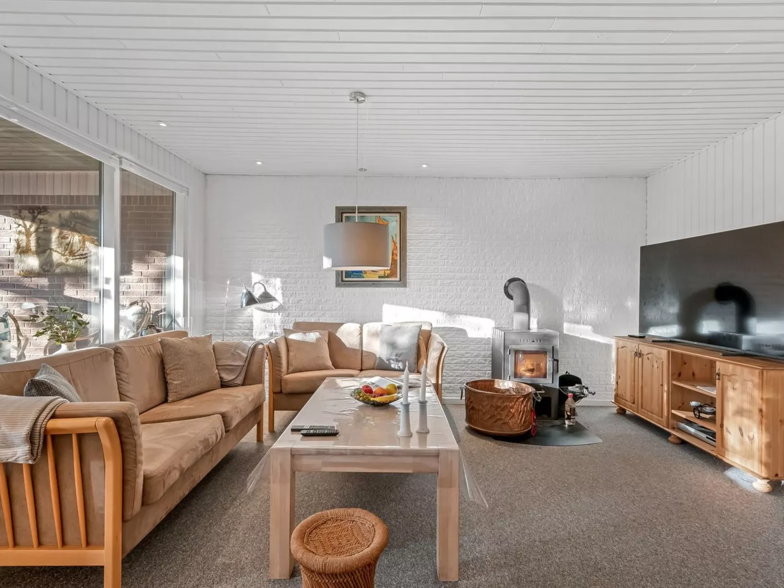 "Åsemarie" - 500m to the fjord-Drinnen