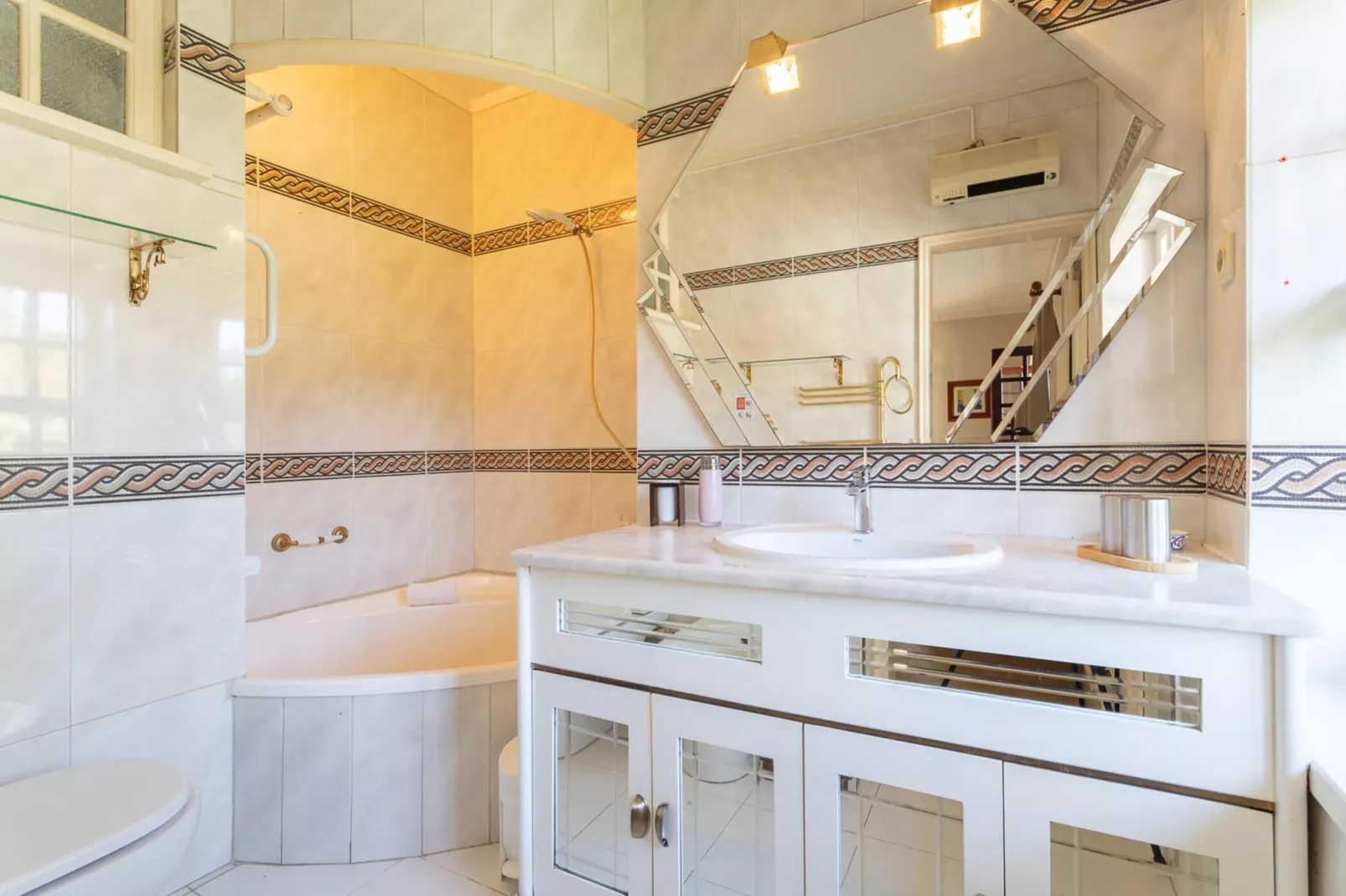 Charming  House and Terrace By Gt House-Badezimmer