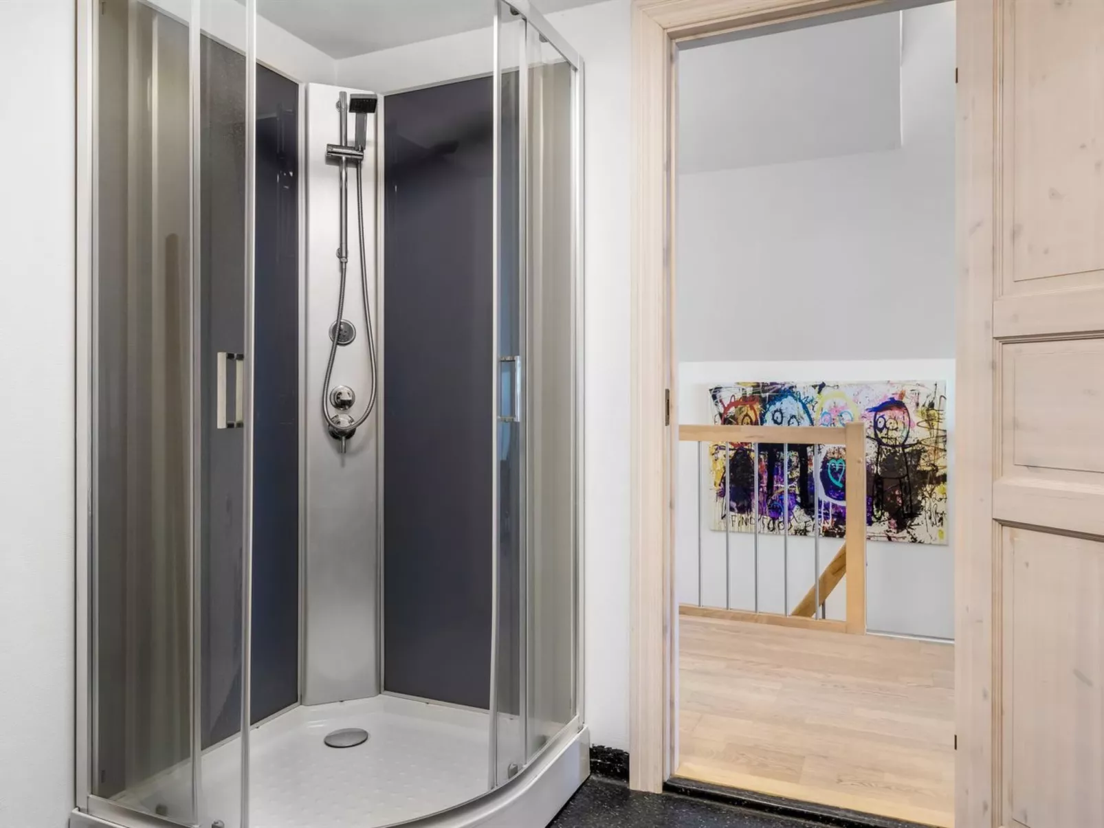 "Auwe" - 3.5km from the sea-Drinnen