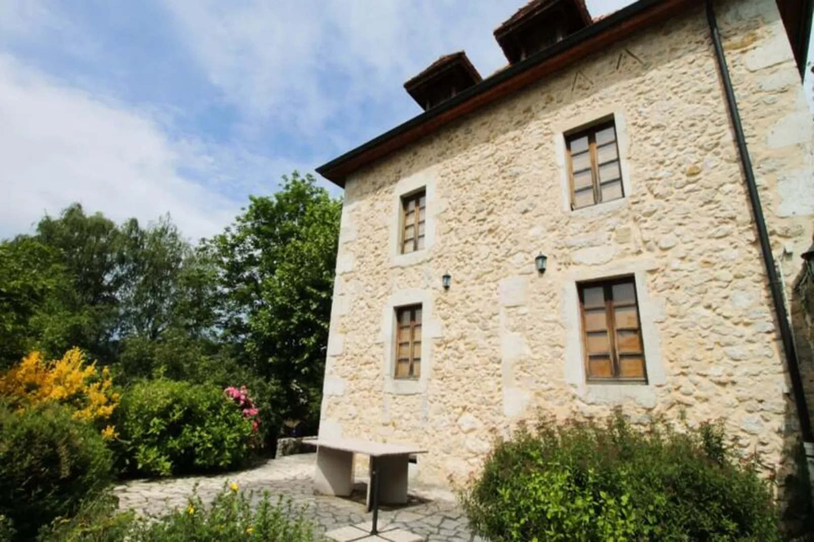 Maison De Charme Ancienne Entre Lacs Et Rh&ocirc;ne-Non tagué
