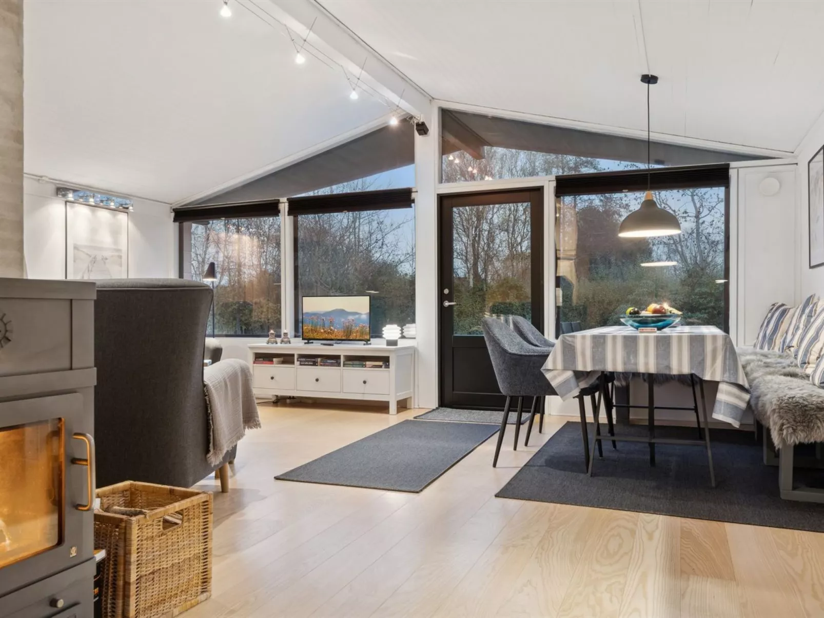 "Ordan" - 140m to the fjord-Inside