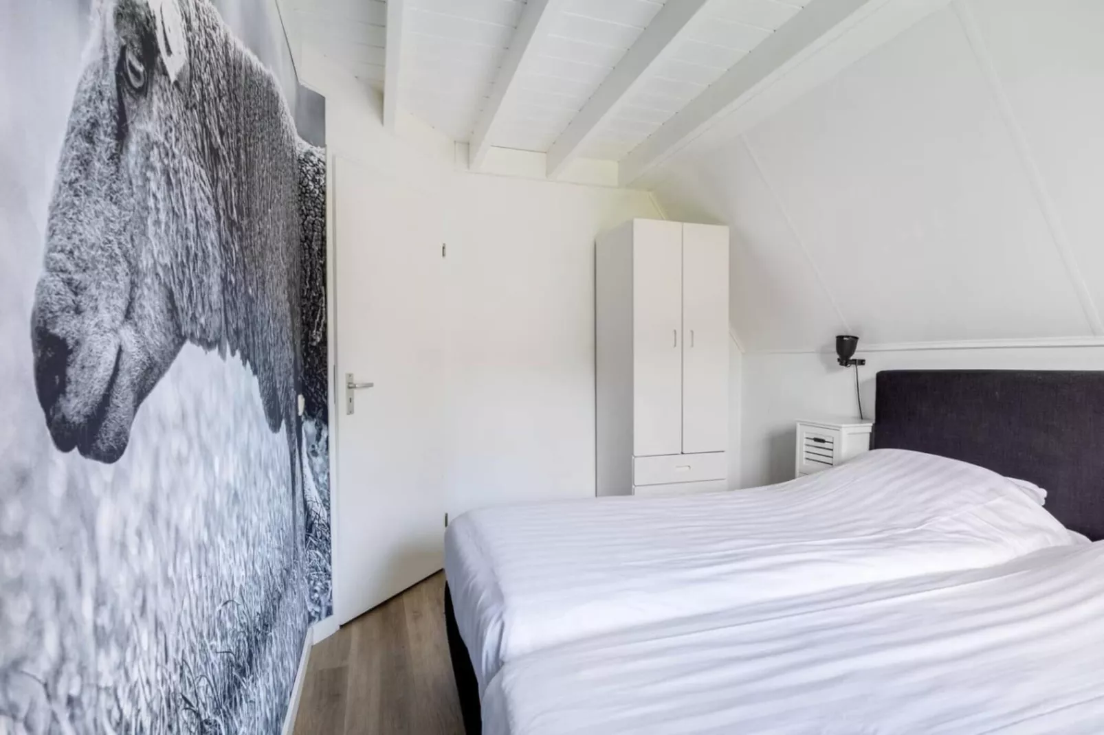 107 | Buizerd | Fijne bungalow met ruime tuin-Bedroom