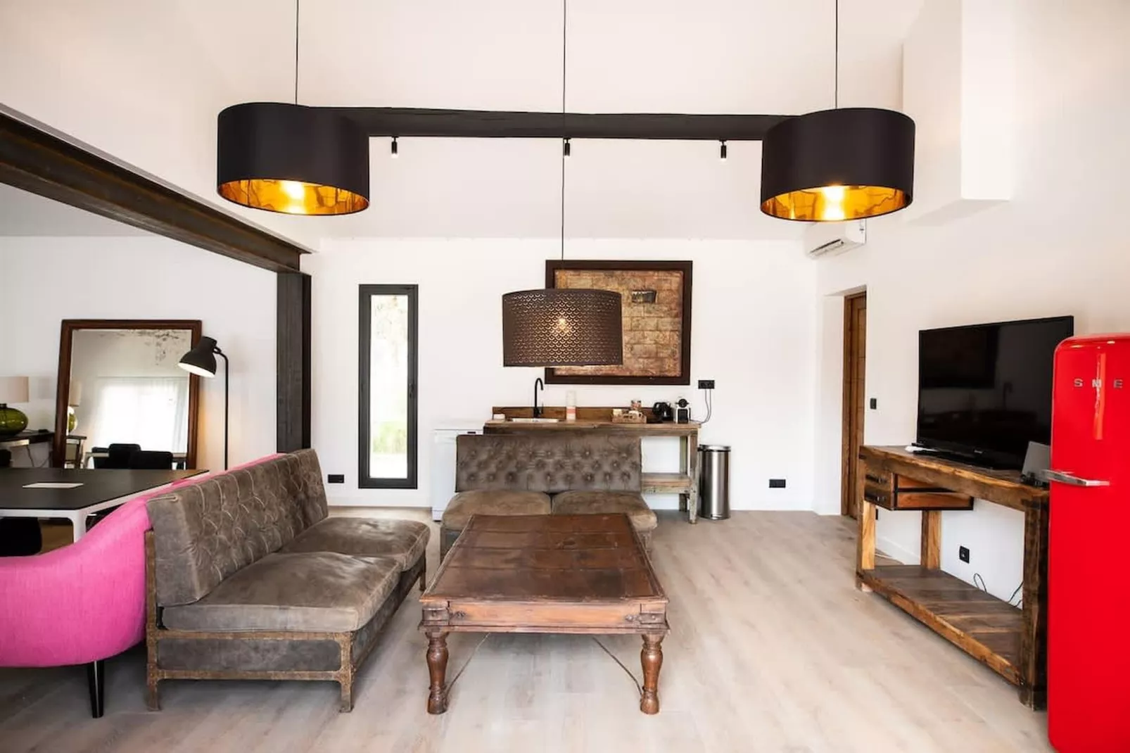 Charmant Mas Provençal avec piscine et jacuzzis-Living room