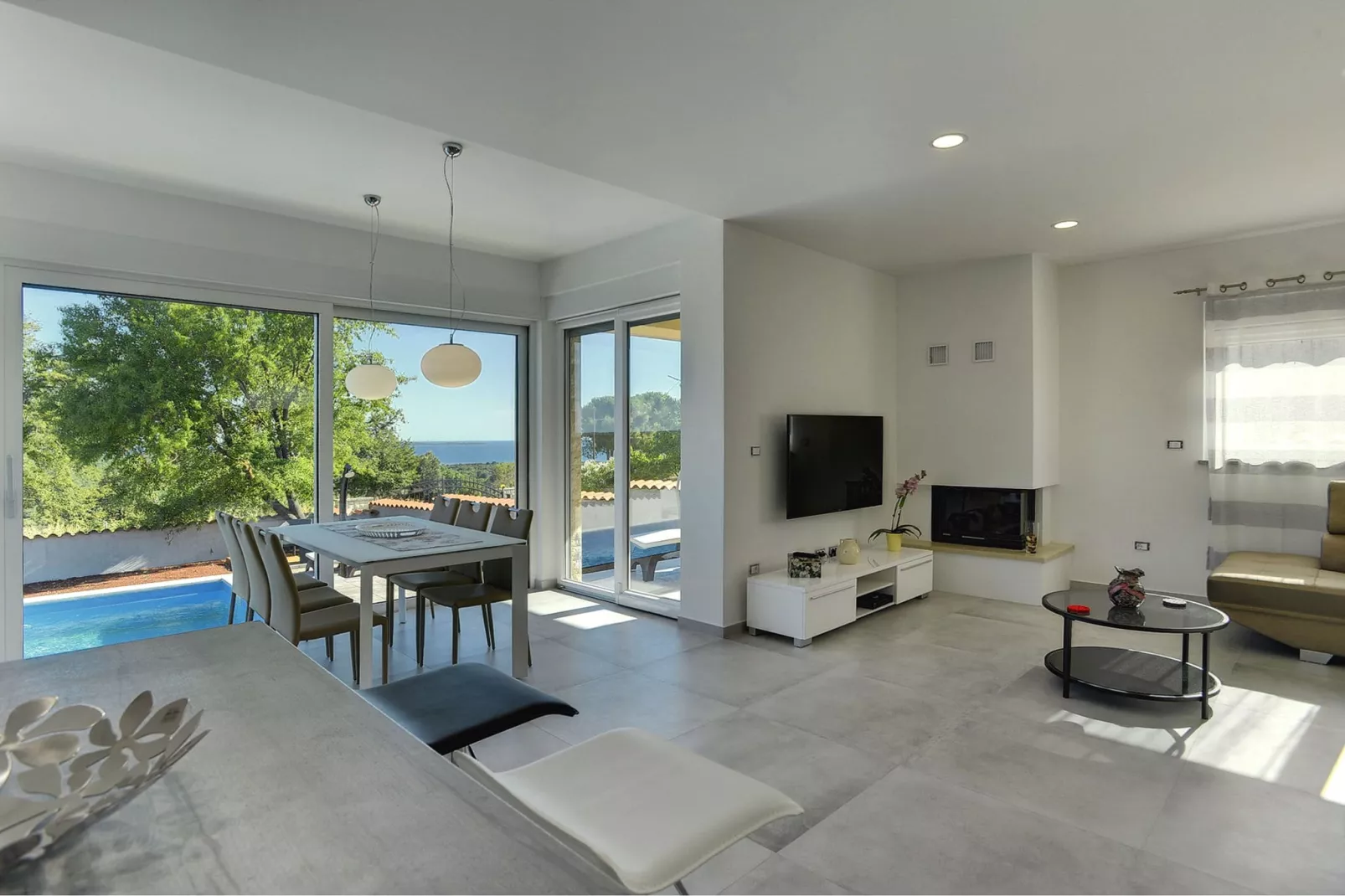Villa White-Dining room
