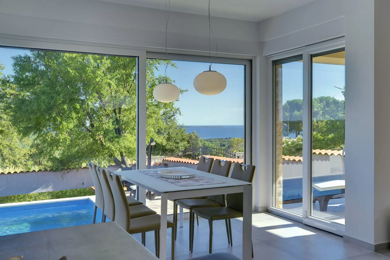 Villa White-Dining room