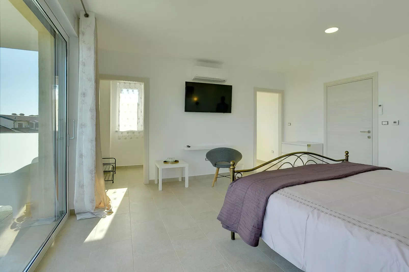 Villa White-Bedroom