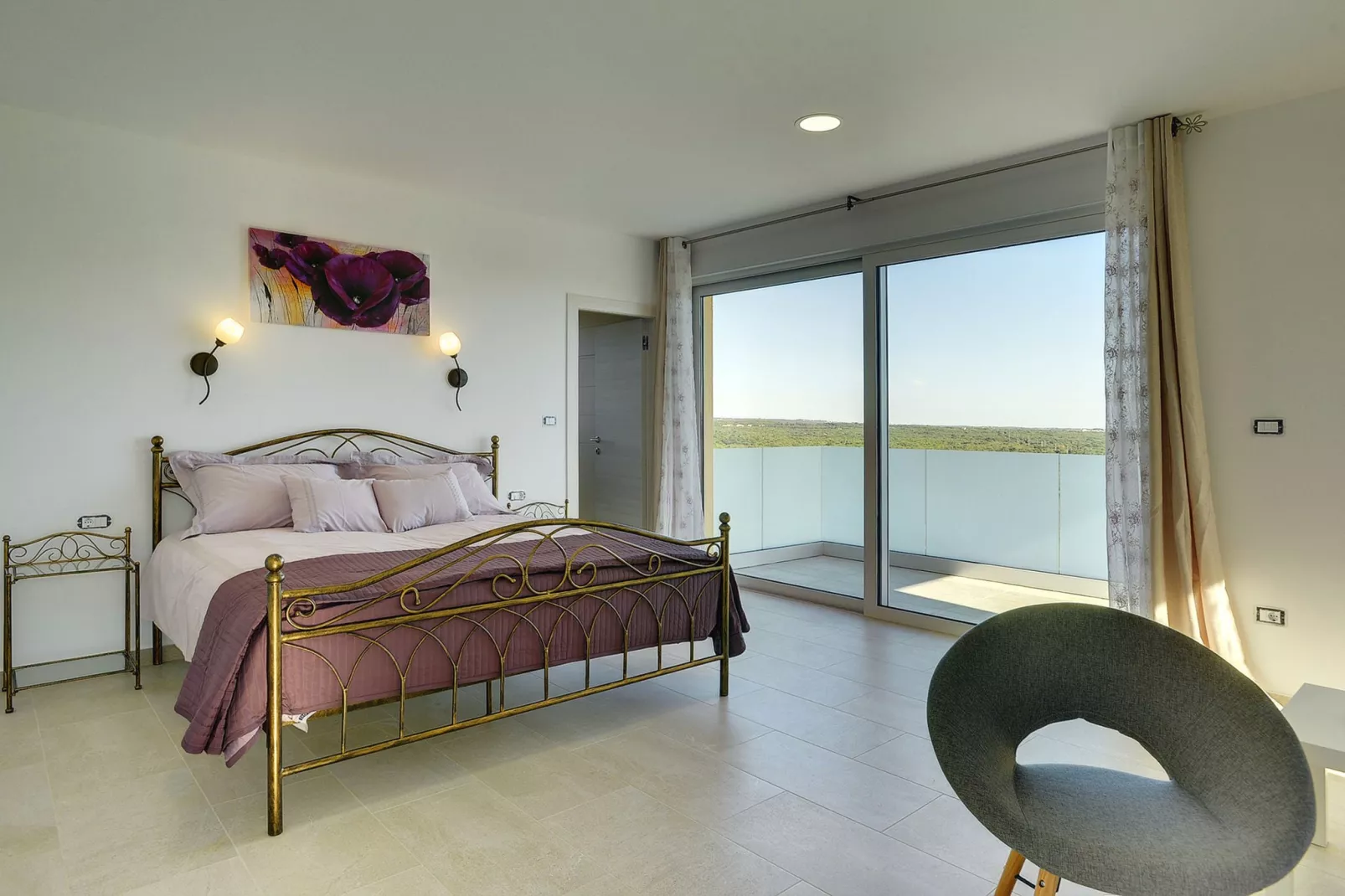 Villa White-Bedroom